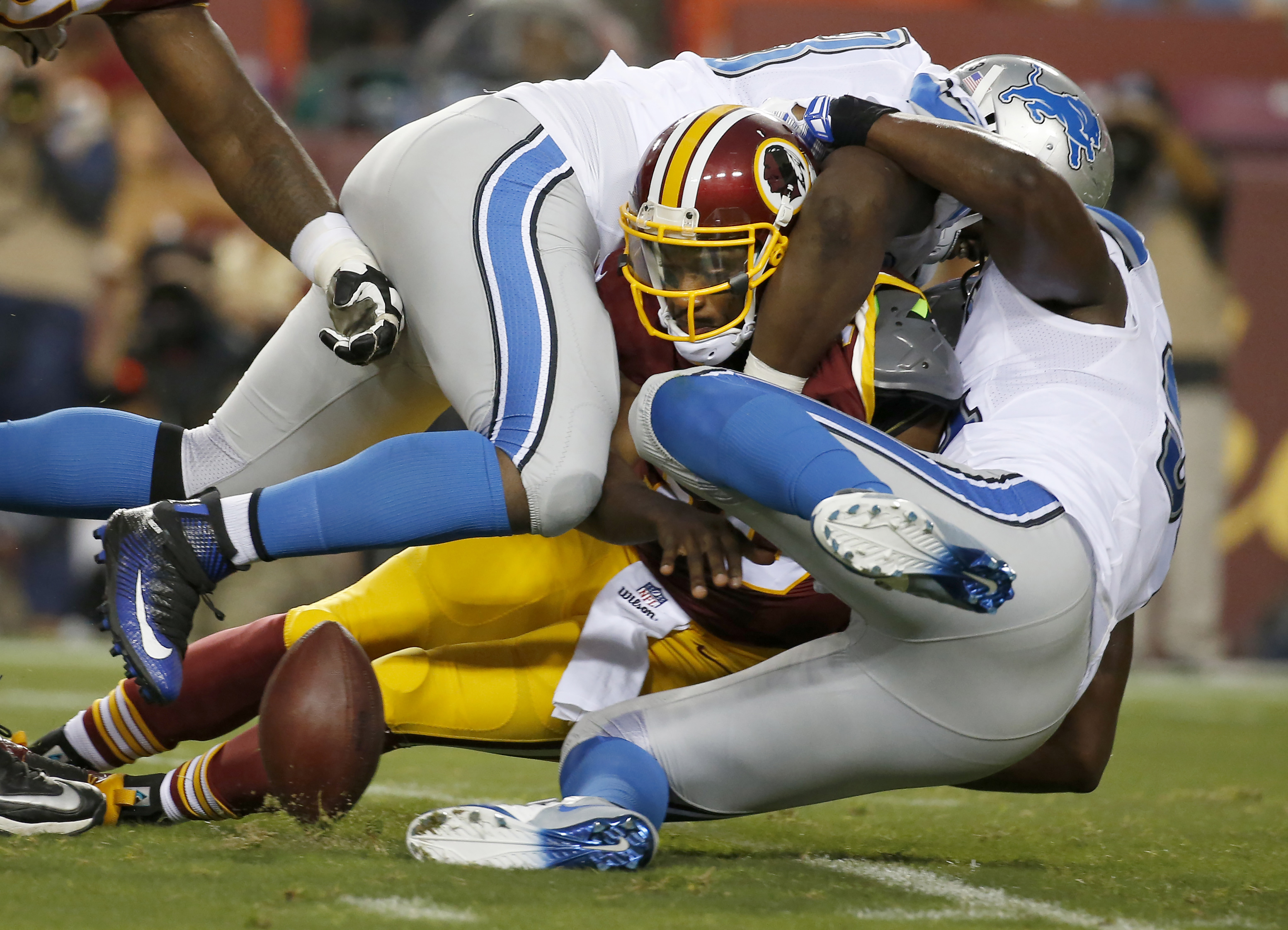 Redskins QB Griffin leaves exhibition game with concussion