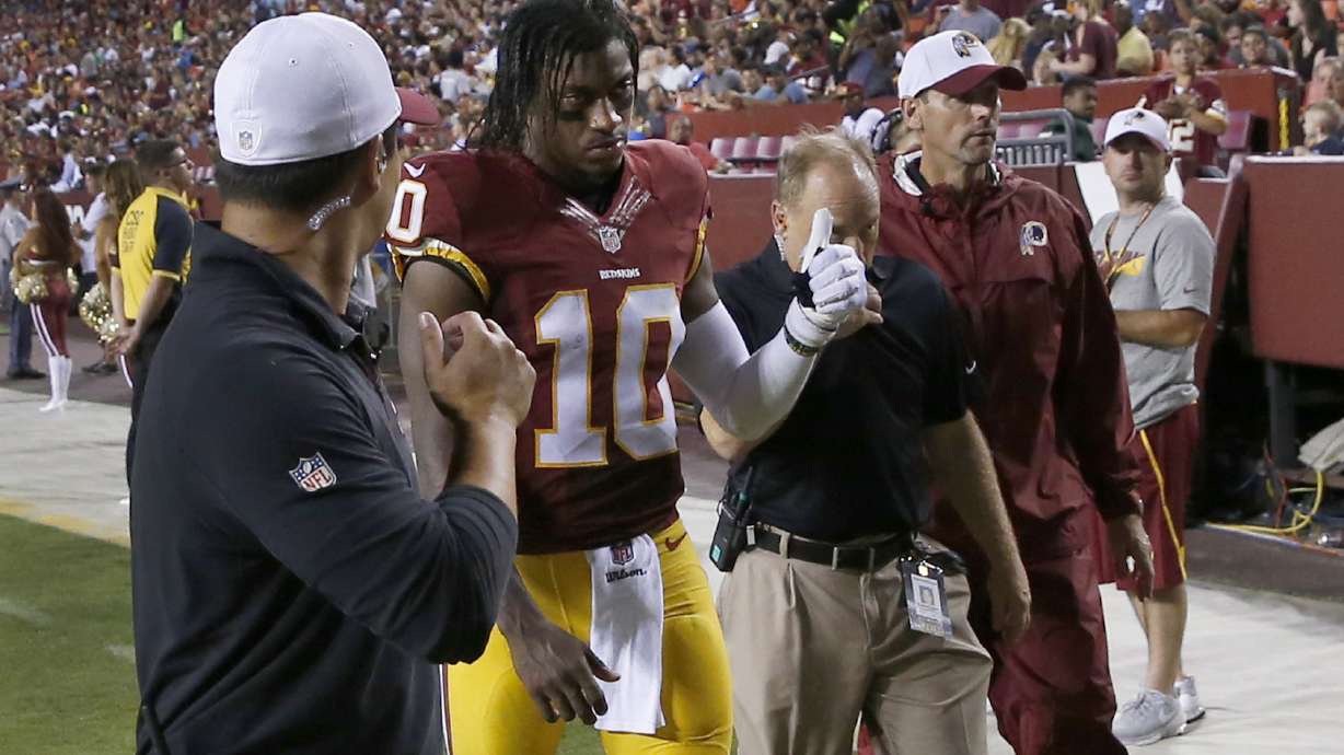 RG3 leaves with concussion in Redskins' 21-17 win over Lions
