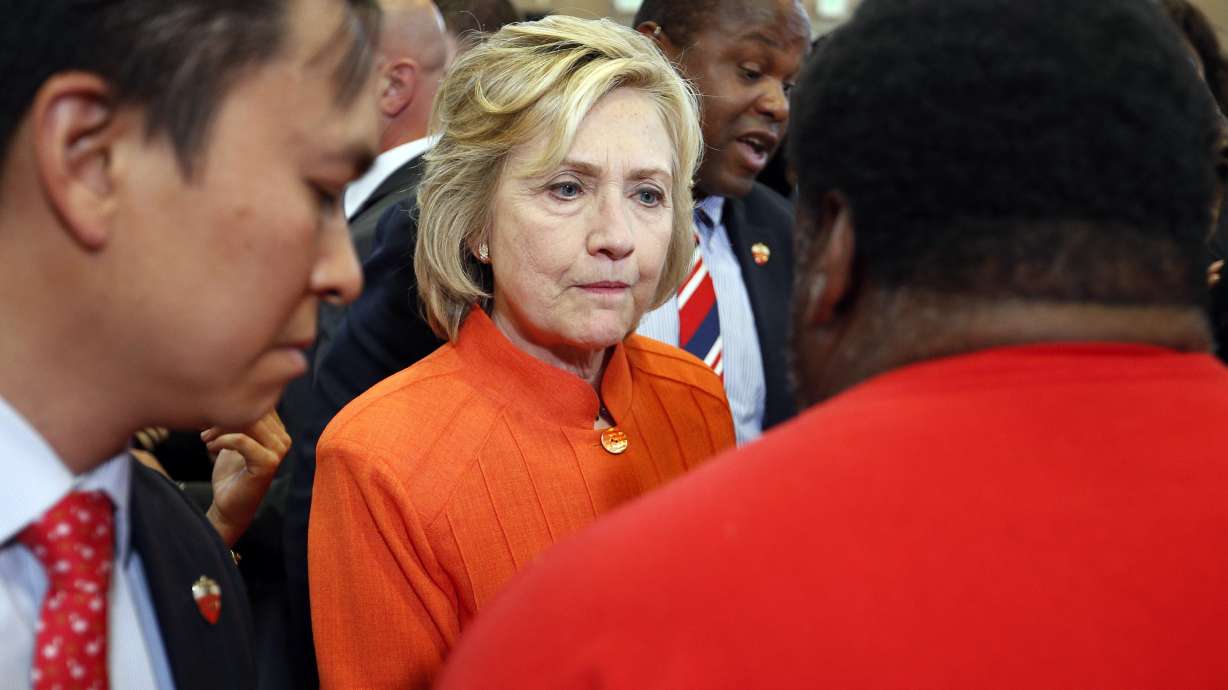 Democrats urge Clinton to offer better explanation of emails