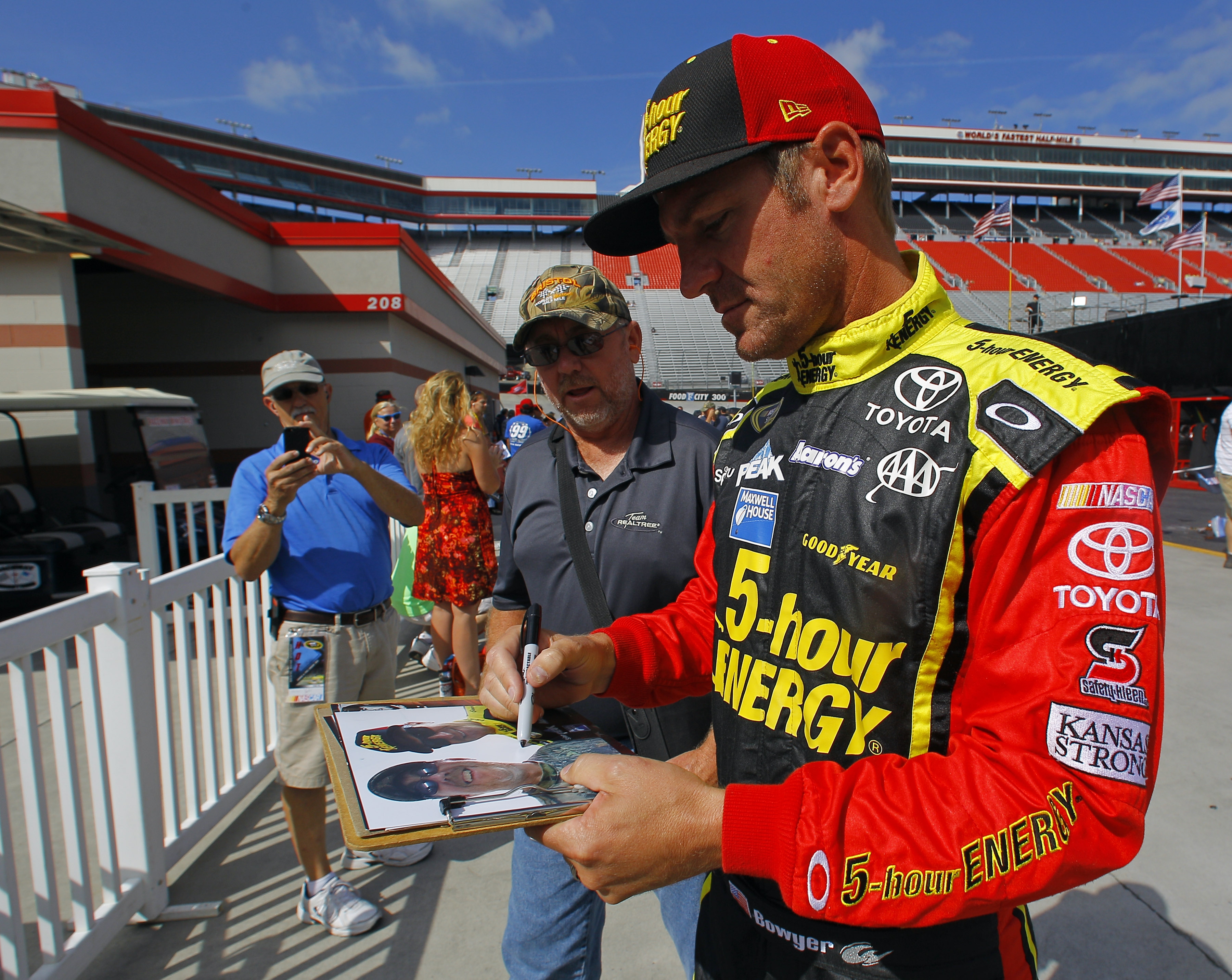 Clint Bowyer won't reveal where he's headed after MWR