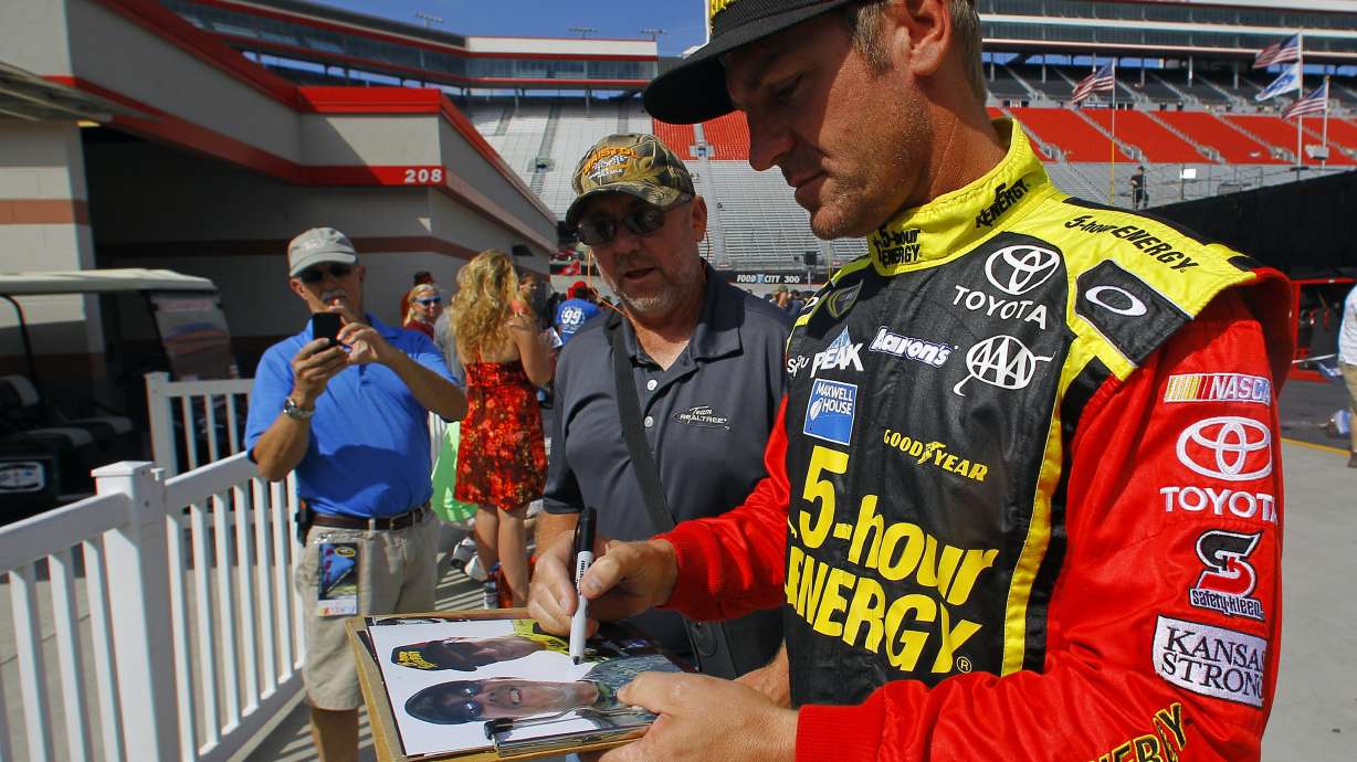 Clint Bowyer won't reveal where he's headed after MWR