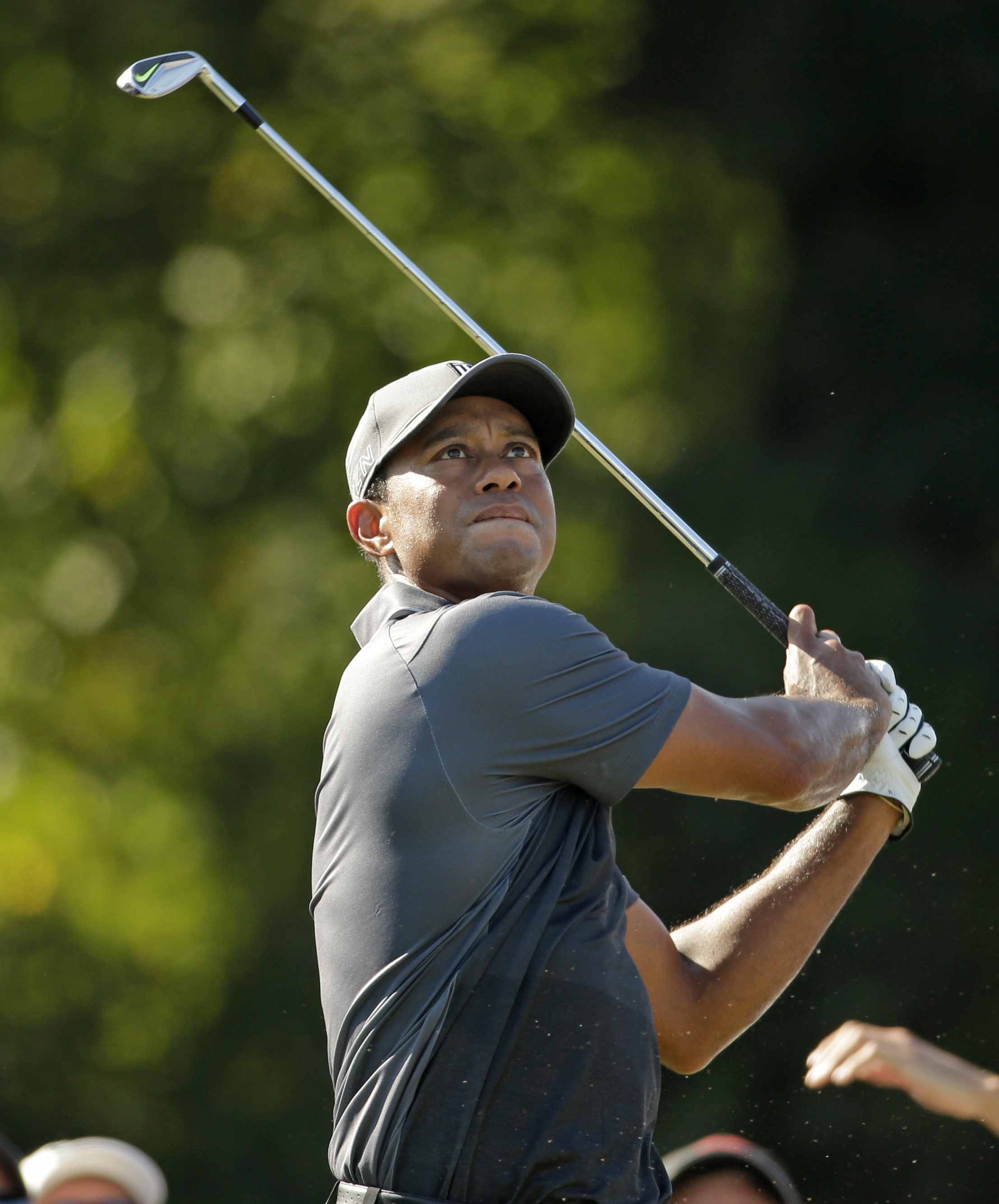 Woods claims share of lead at Wyndham after shooting 65