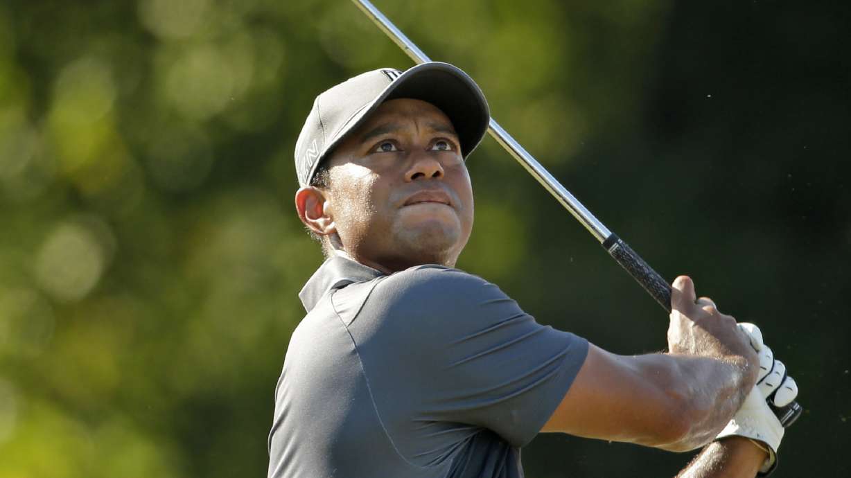 Woods claims share of lead at Wyndham after shooting 65