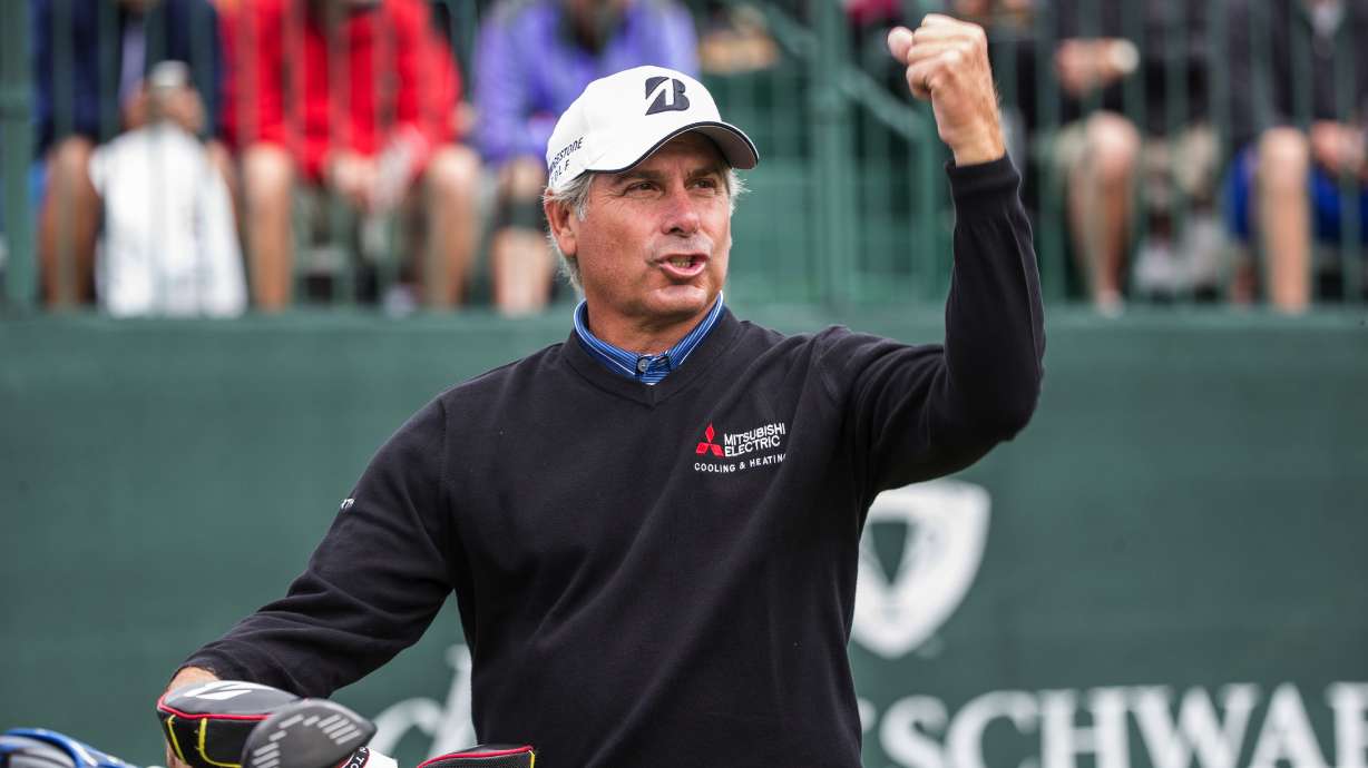 Larry Mize leads Champions Tour's Boeing Classic