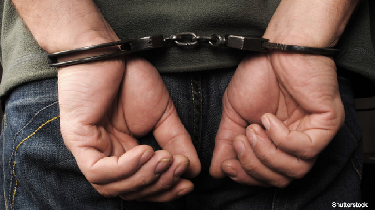 Pareja de West Valley secuestró, golpeó y robó a una mujer