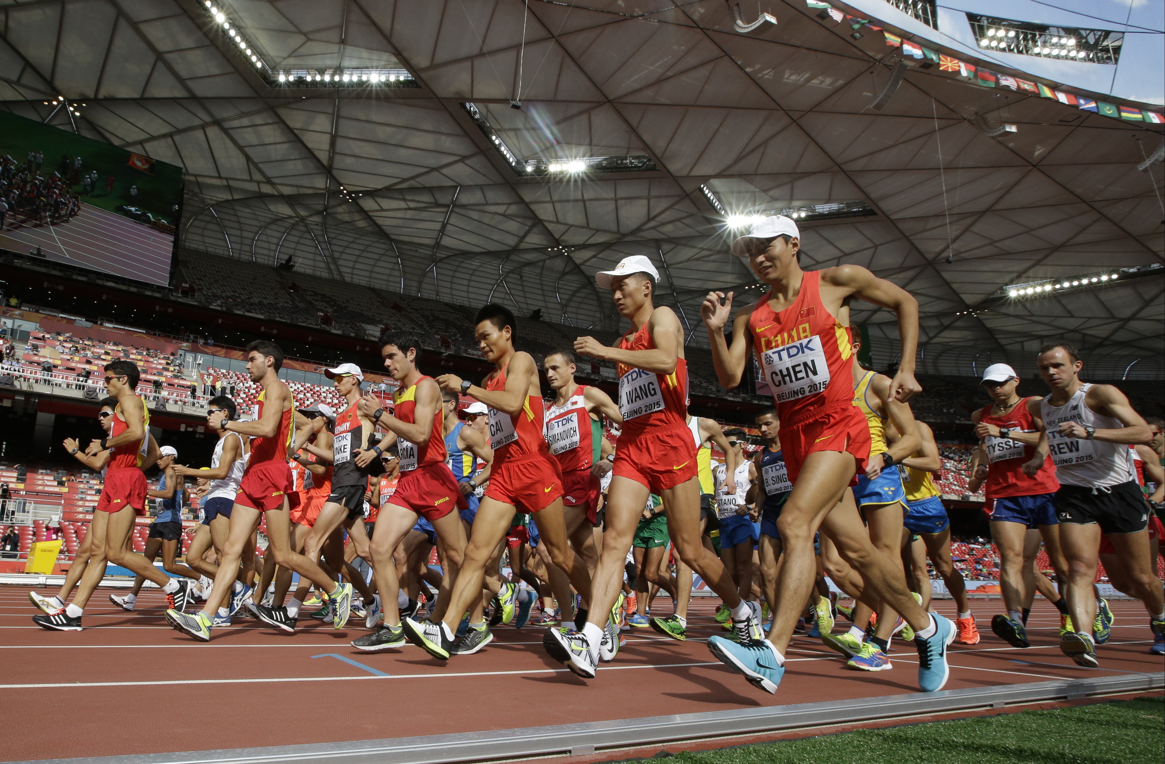The Latest: Su makes some history in the 100 at worlds