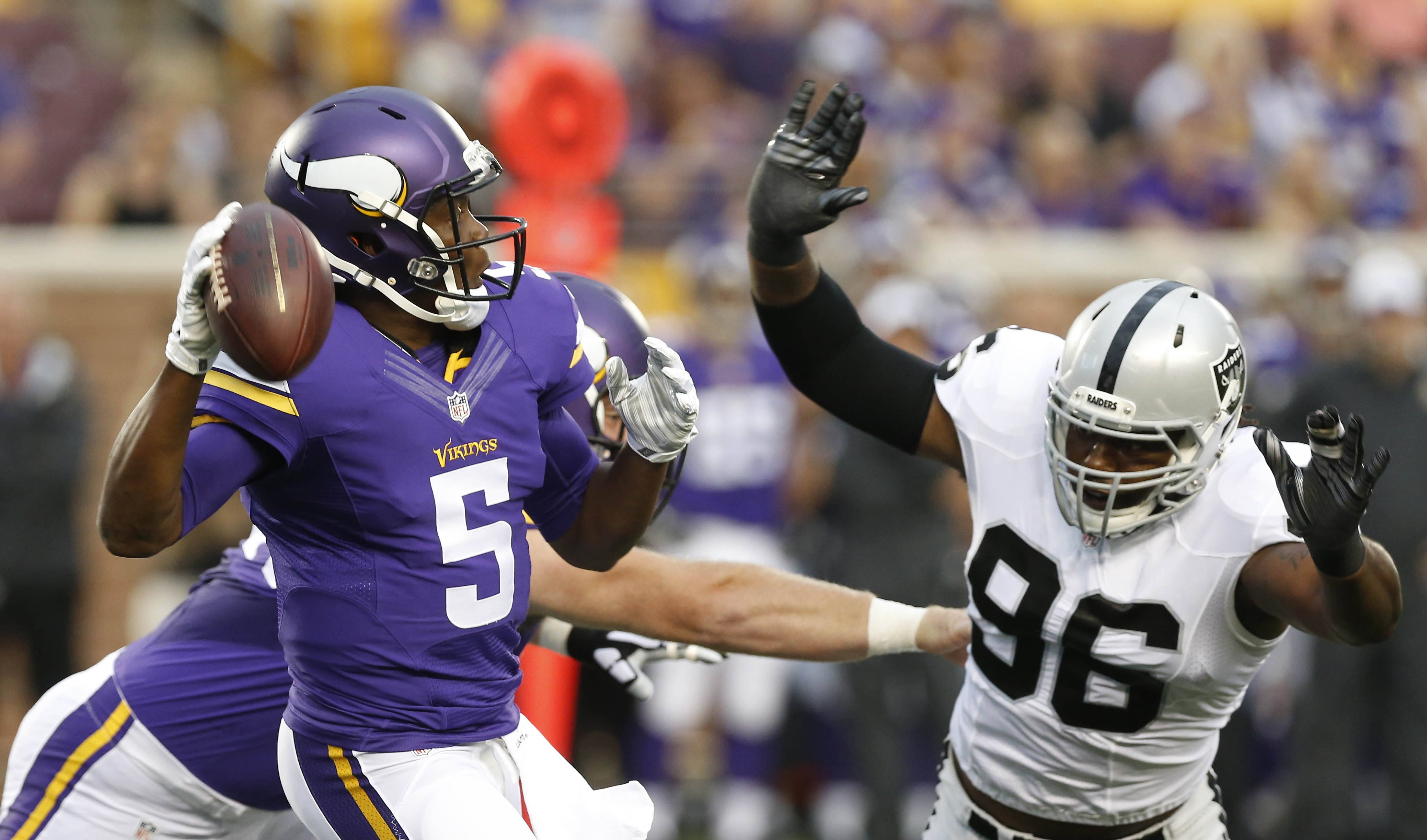 Vikings rally after storm delay, top Raiders 20-12