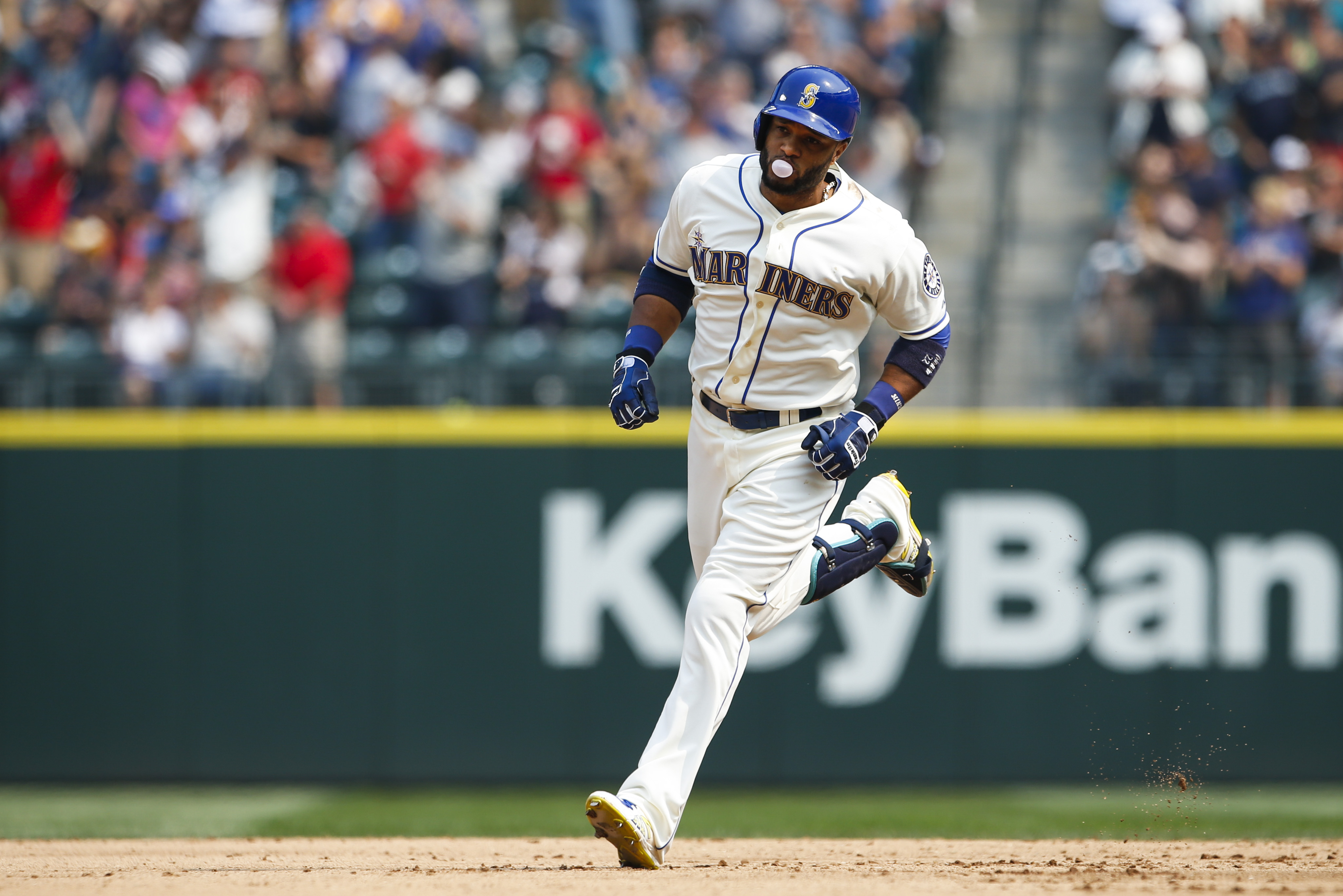 Cano homers as Mariners beat White Sox 8-6