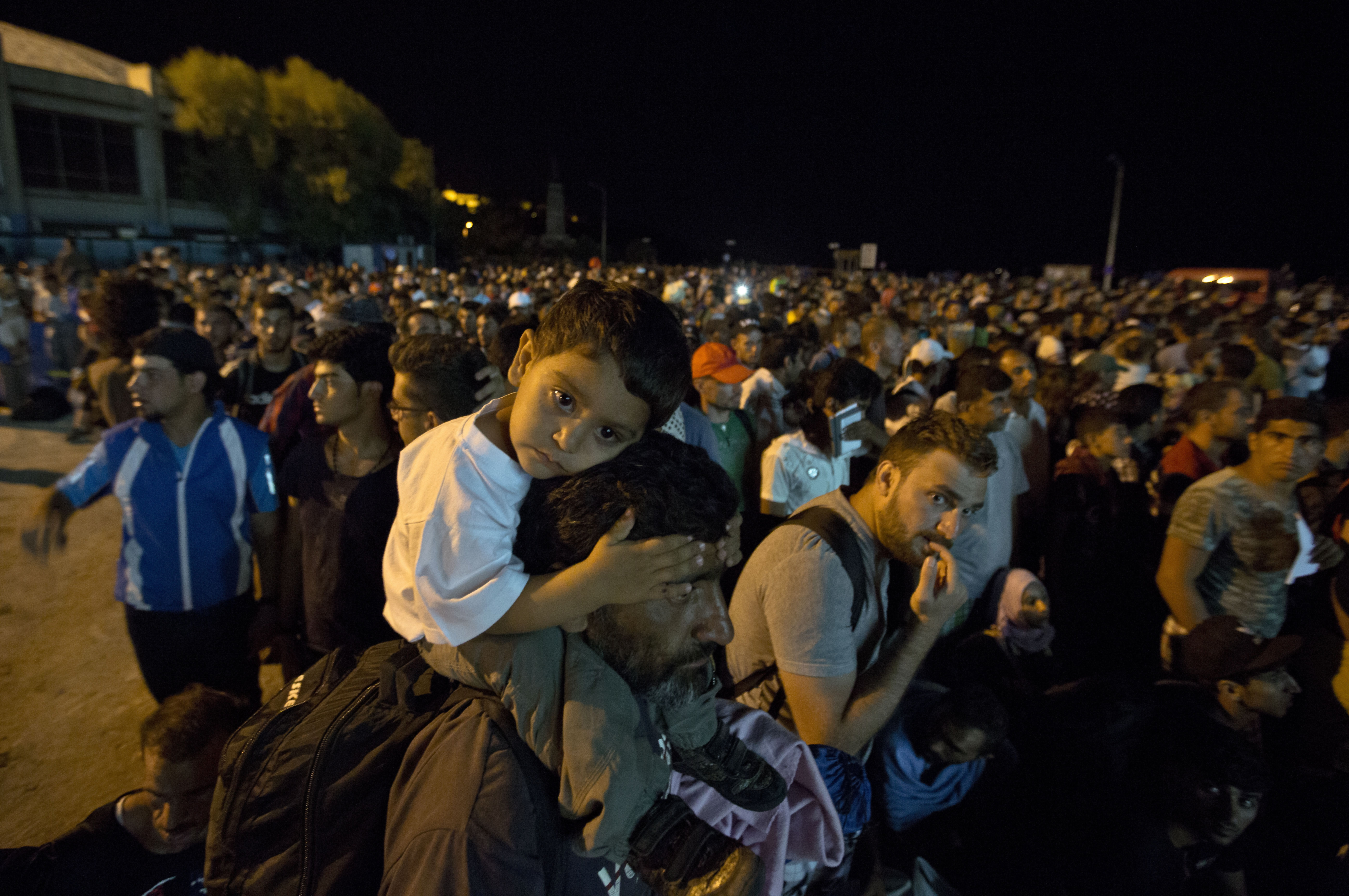 2 refugee boats capsize off Greece, Turkey; 5 dead