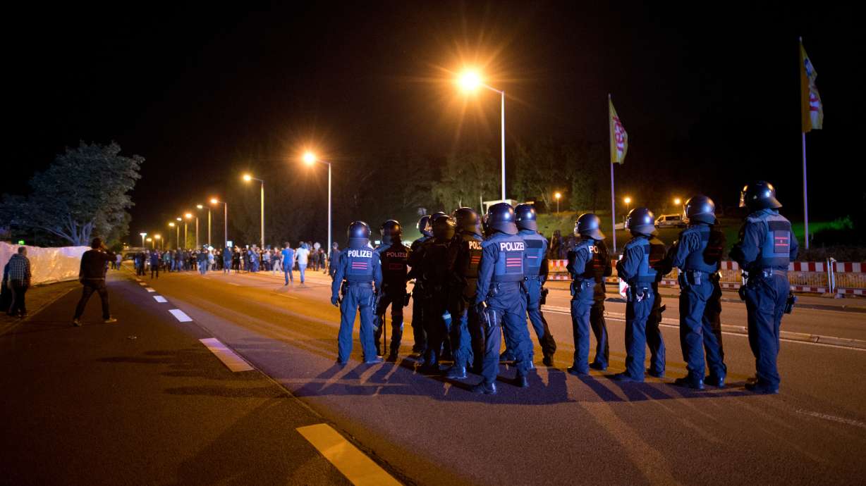 Merkel condemns neo-Nazi riots outside refugee shelter