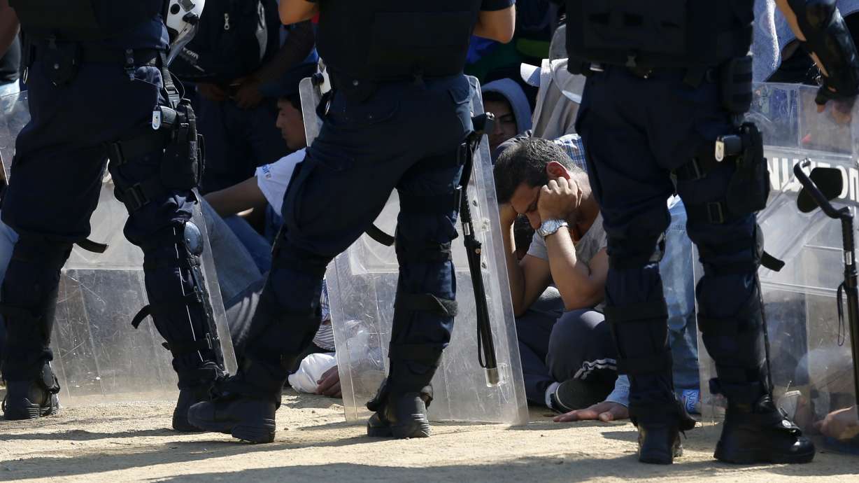 Wave of EU-bound migrants crosses into Serbia