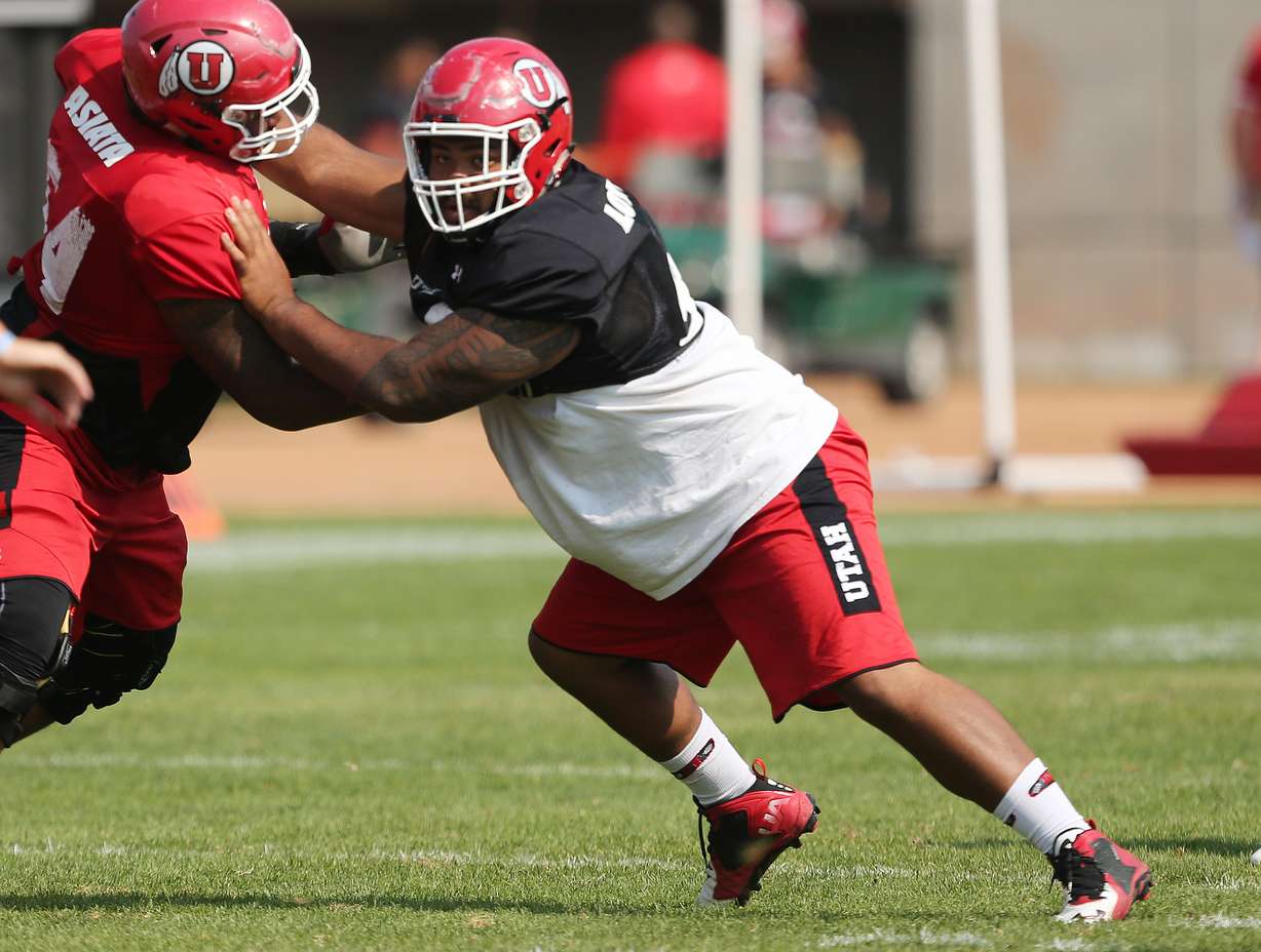 Lowell Lotulelei working against Isaac Asiata in Utah fall camp. (Photo: Jeffrey D. Allred/Deseret News)