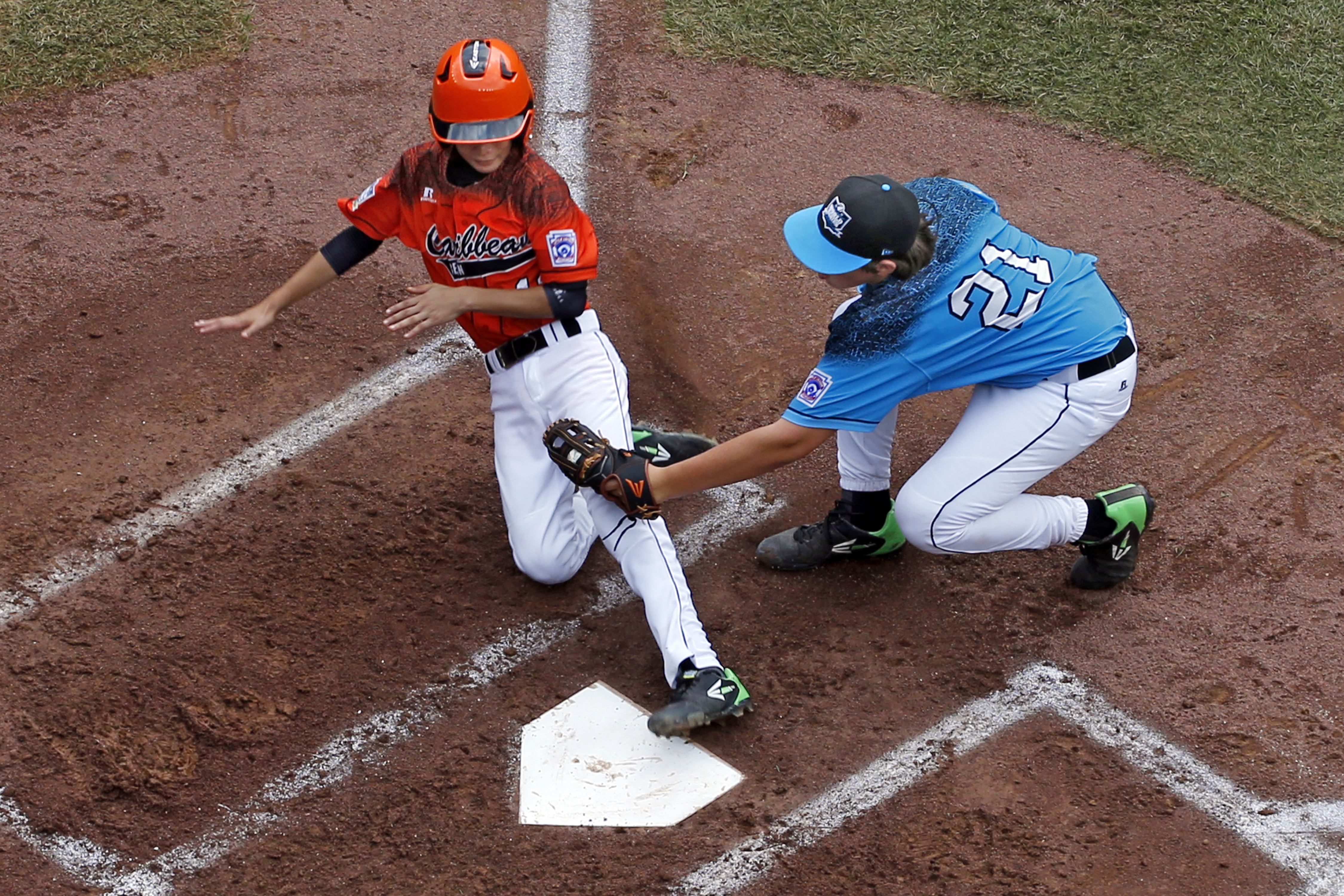 Rodriguez homers twice to lead DR past Oregon 7-3 in LLWS