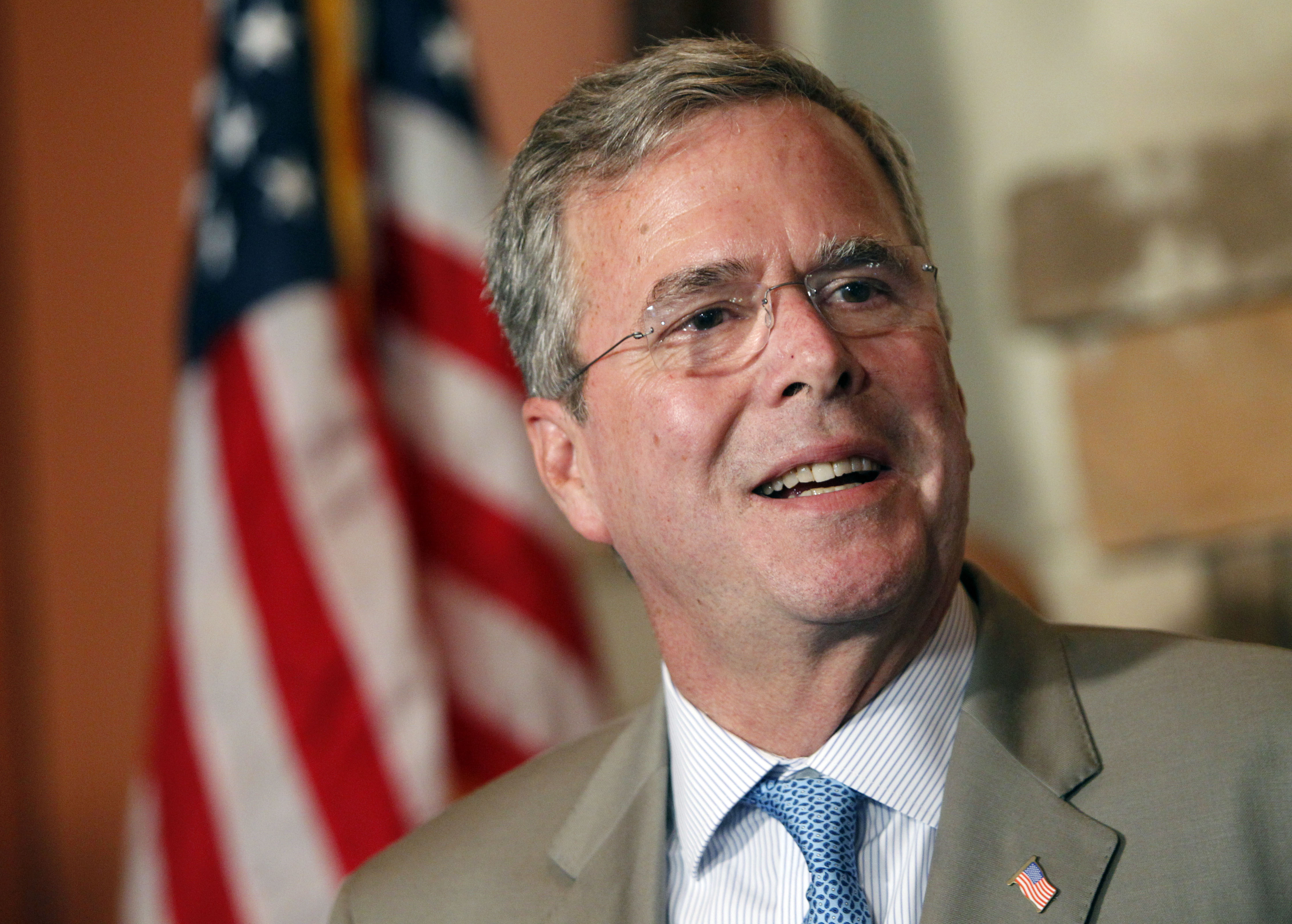 Bush, at Mexican border, denounces Trump's immigration plan