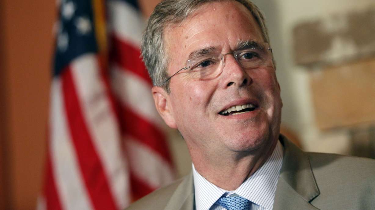 Bush, at Mexican border, denounces Trump's immigration plan