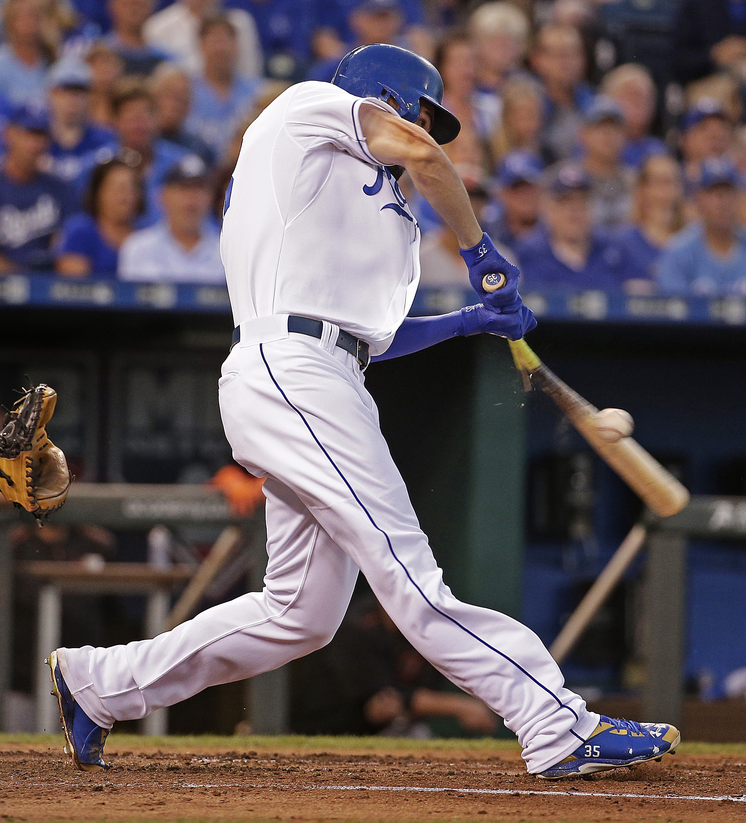 Royals score 7 runs in 6th inning, beat Orioles 8-3