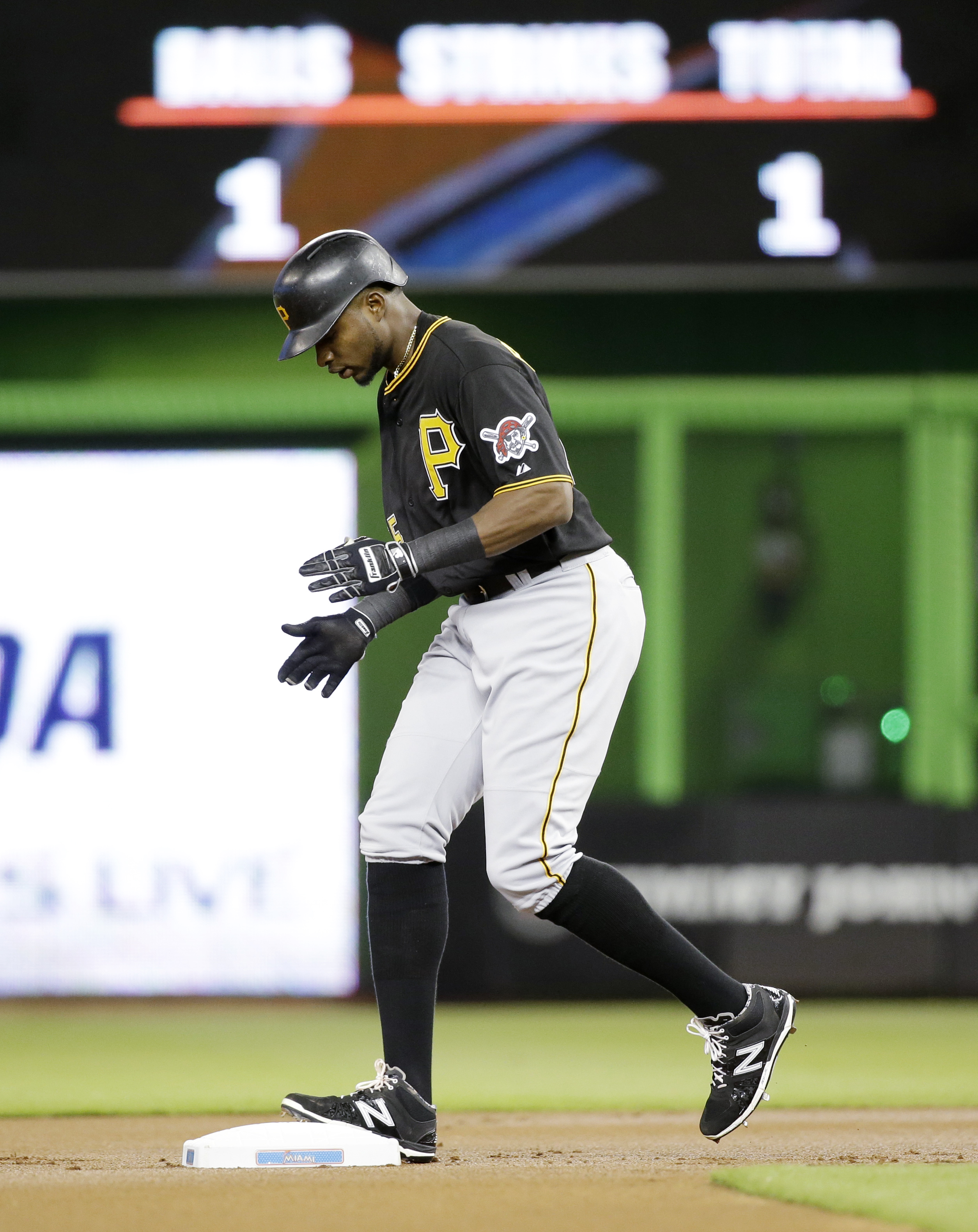 Happ pitches 6 innings to help Pirates beat Marlins 5-2