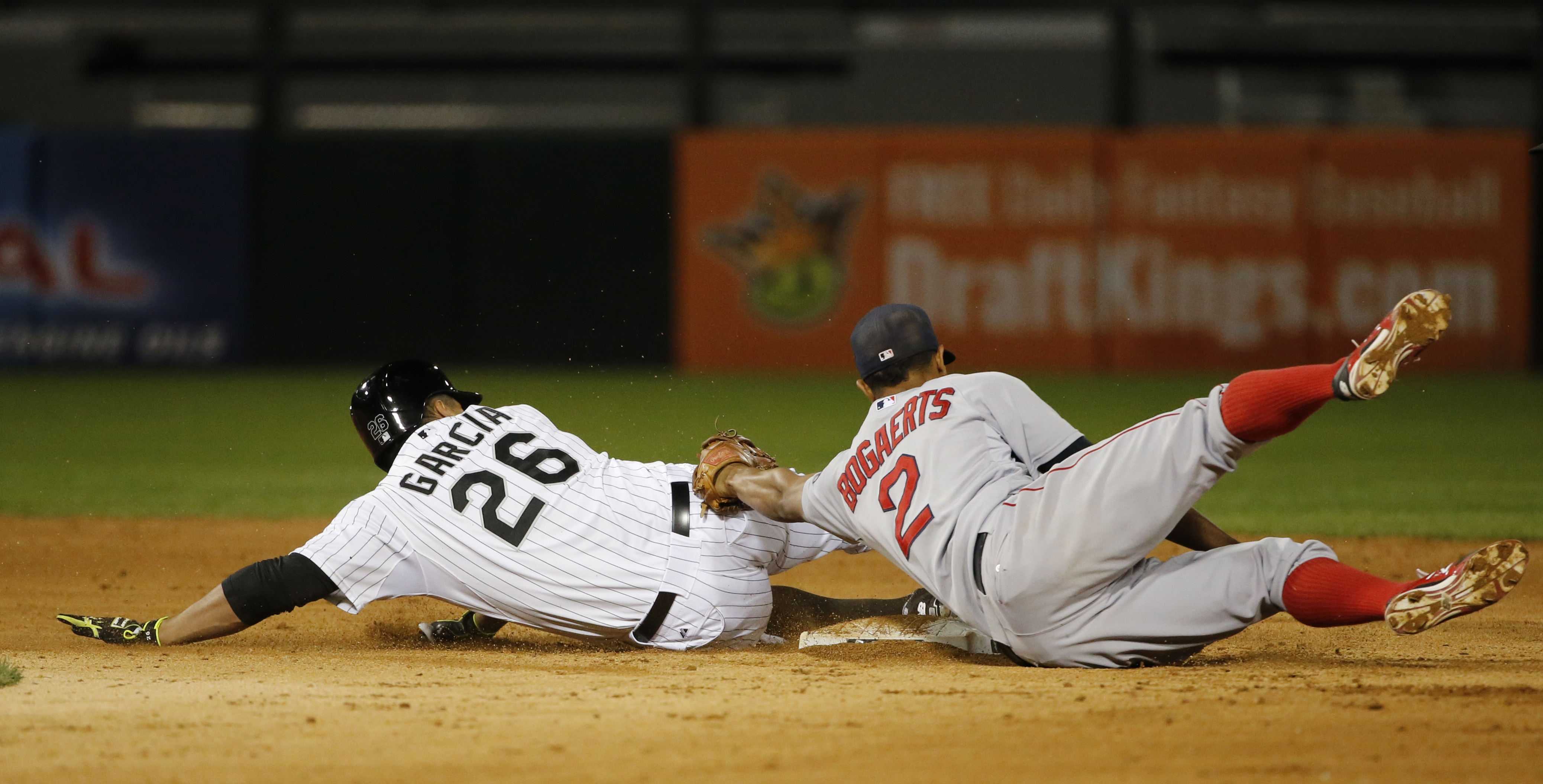 Castillo's 5 RBIs lead Kelly, Red Sox over White Sox