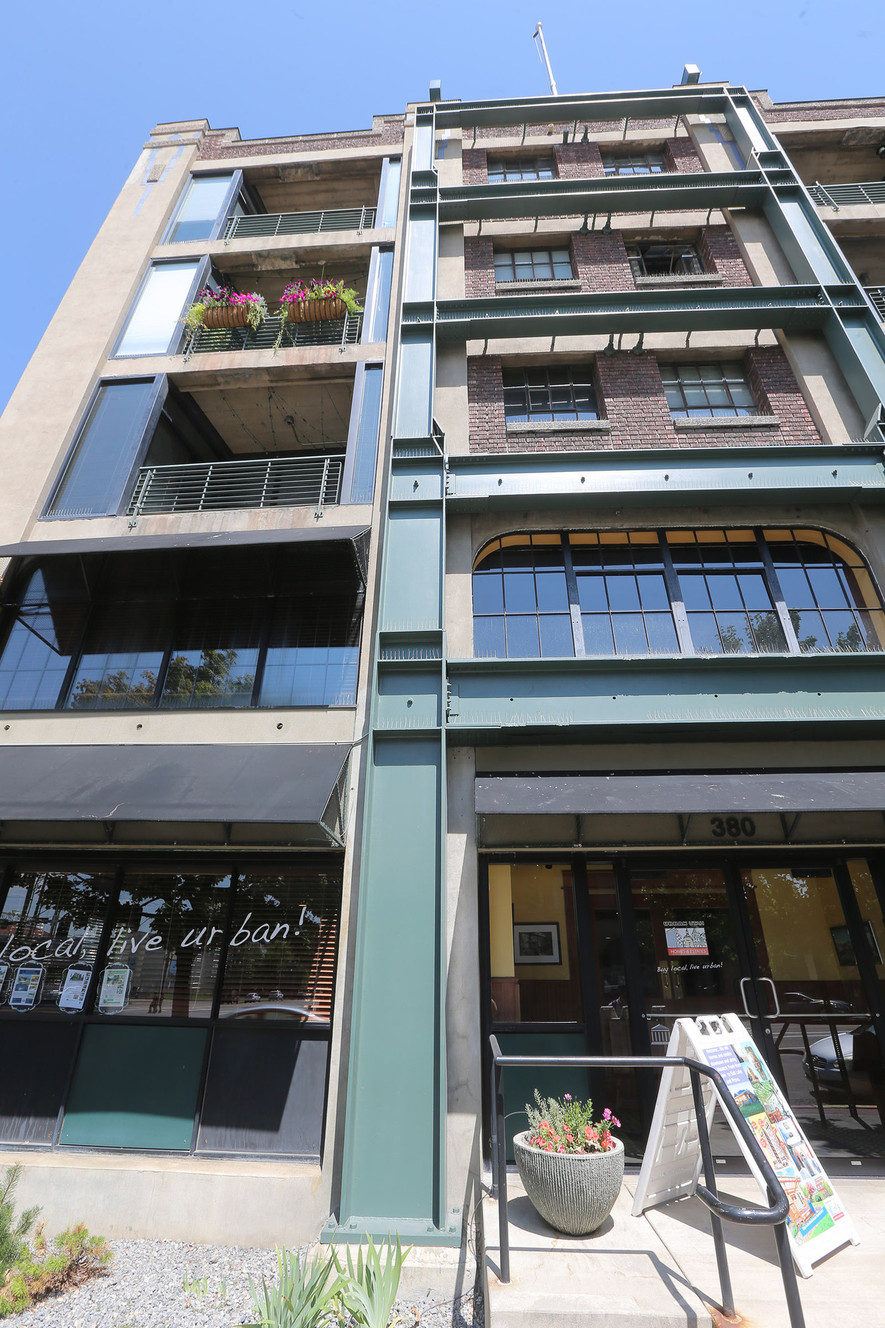 Businesses and apartments are combined in one building, Monday, Aug. 24, 2015, in Salt Lake City. (Photo: Scott G Winterton, Deseret News)
