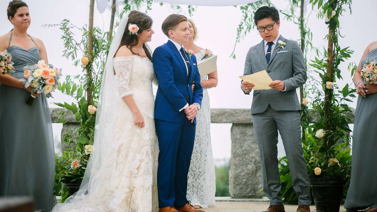 Gay, straight couples say 'I do' to Justice Kennedy's words