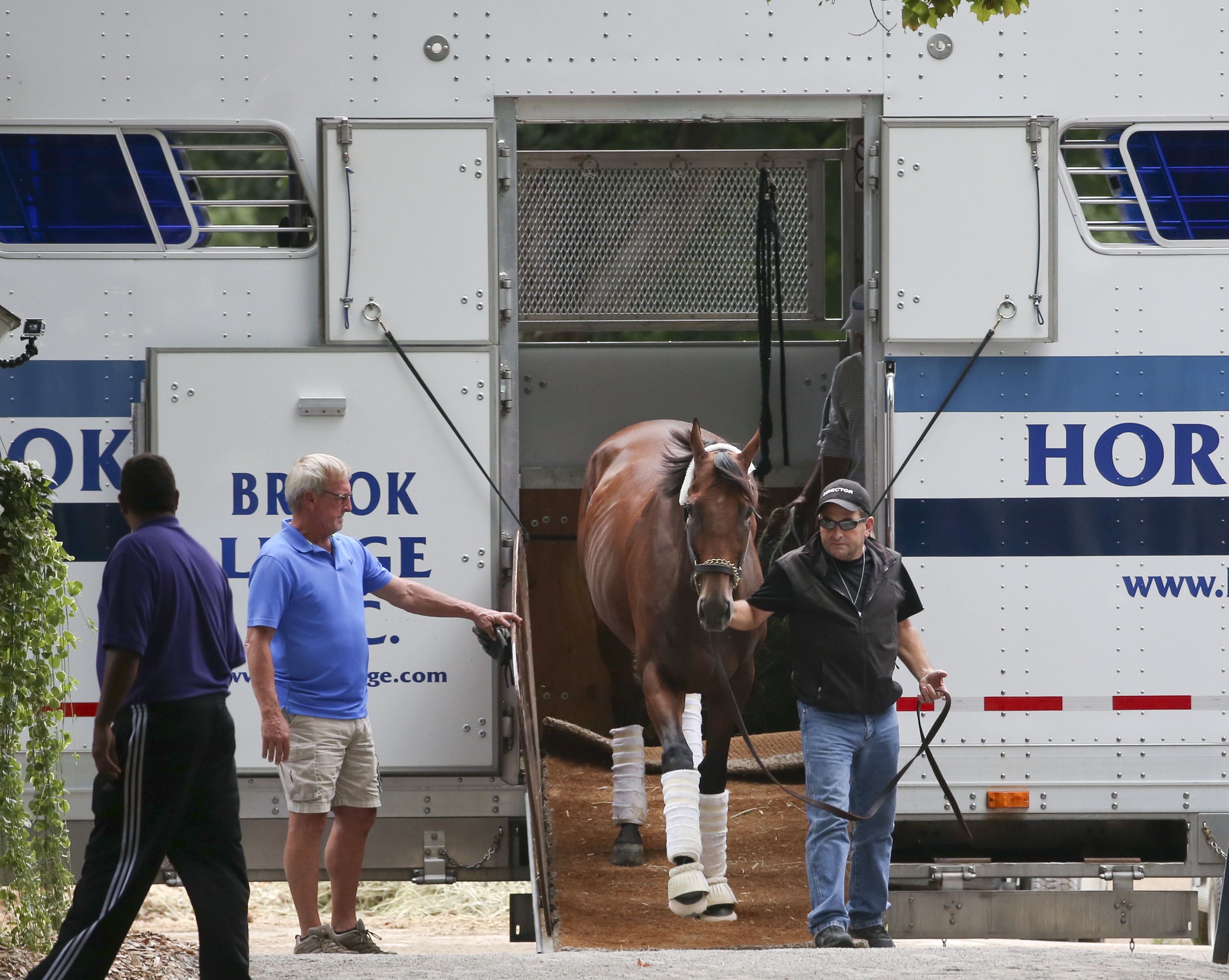 Triple Crown winner arrives at Saratoga for Travers