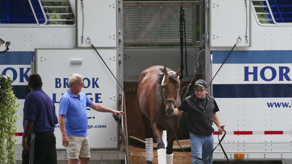 Triple Crown winner arrives at Saratoga for Travers