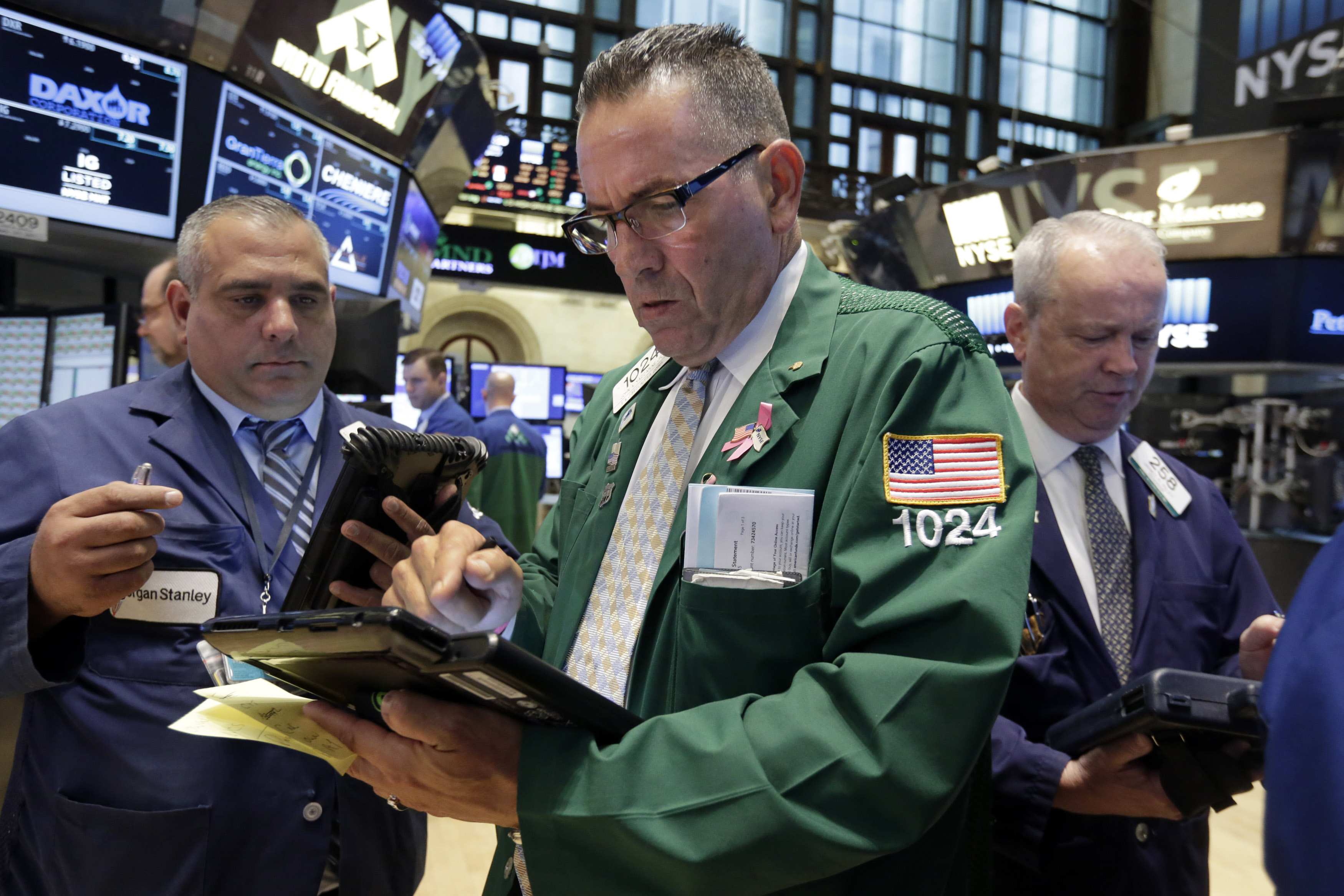 Asian stocks rise after US data calms investor nerves