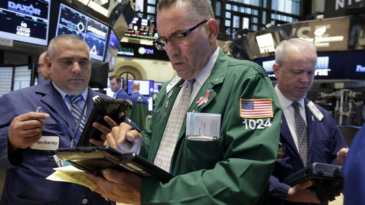 Asian stocks rise after US data calms investor nerves