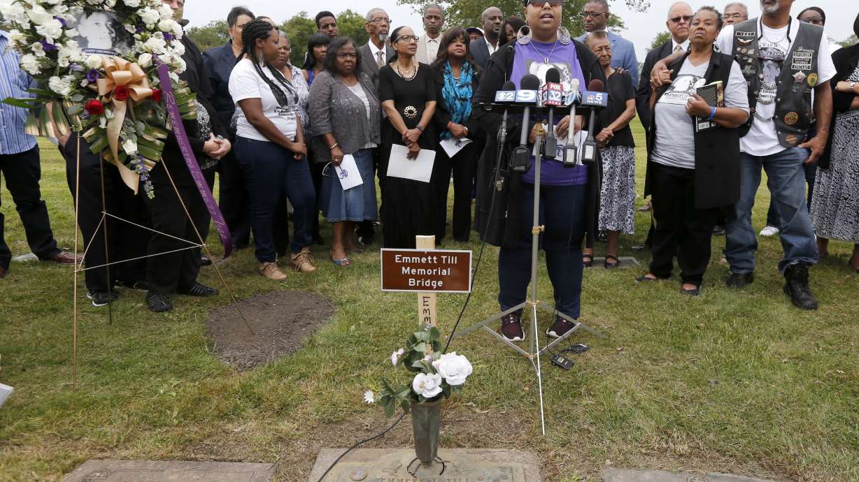 Emmett Till relatives gather at boy's grave 60 years later