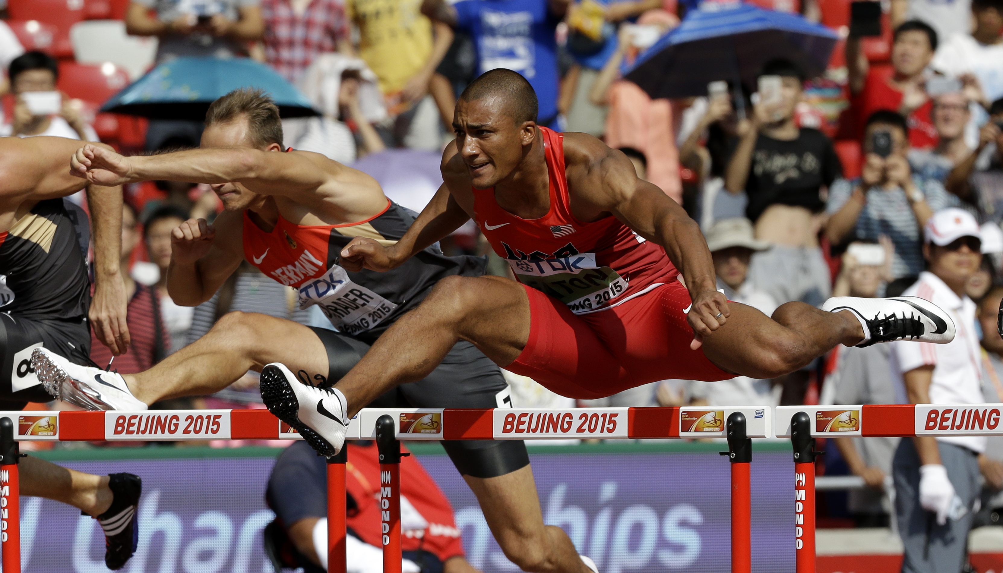 The Latest: Ashton Eaton sets world record in decathlon