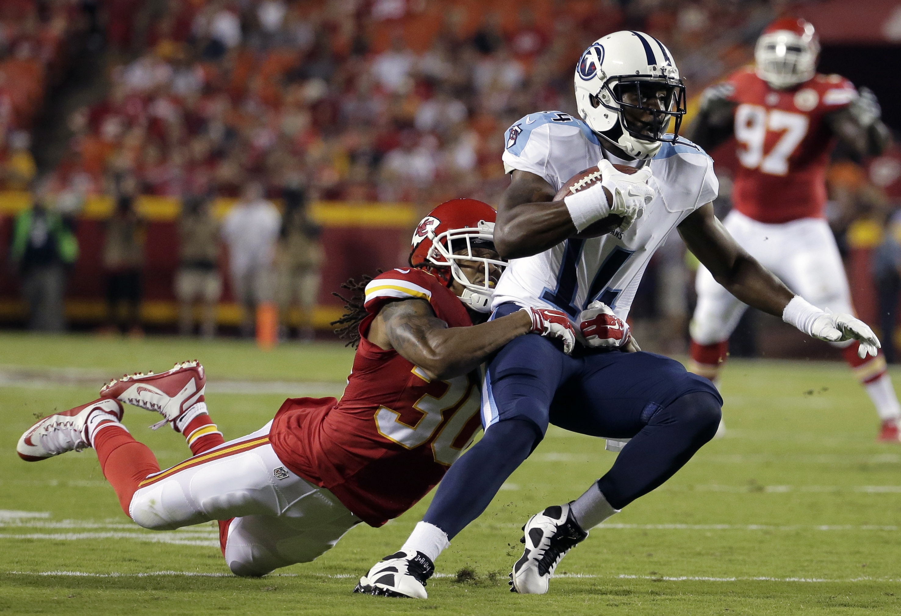 Smith sharp as Chiefs rout Titans 34-10 in preseason game