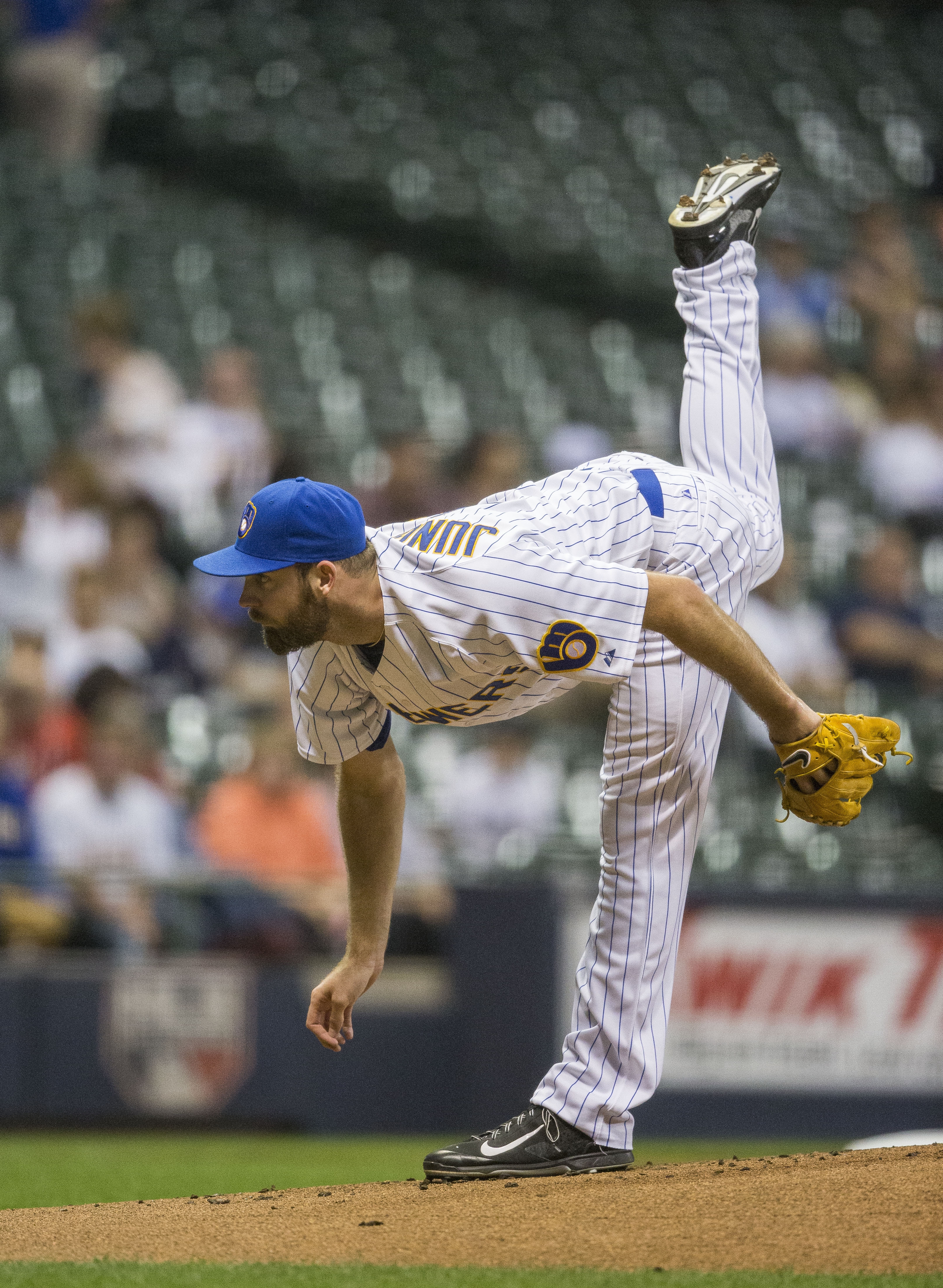 Jungmann, Santana lead Brewers over Reds
