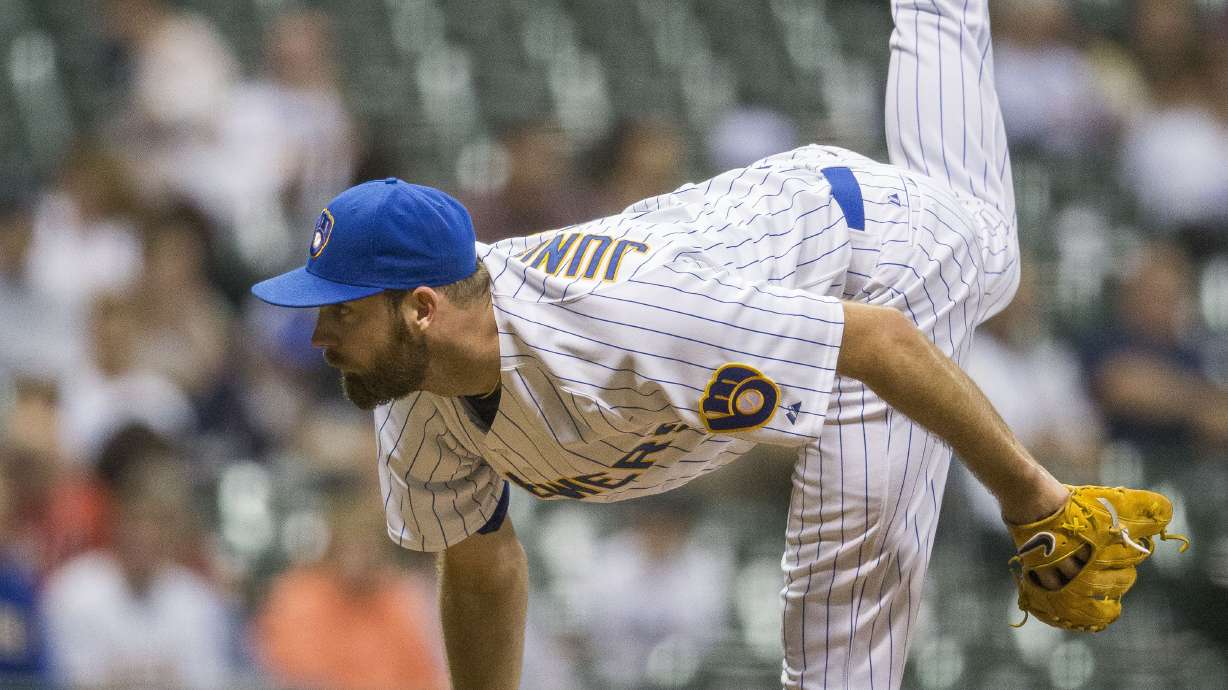 Jungmann, Santana lead Brewers over Reds