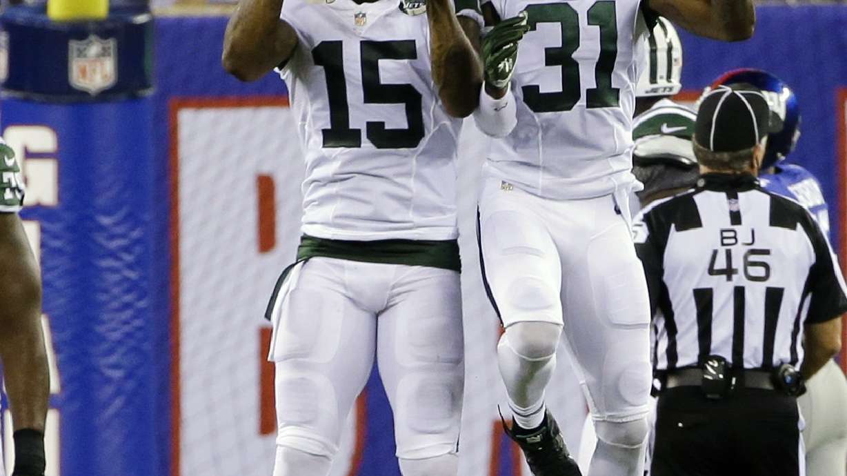 Fitzpatrick throws 2 TD passes, Cromartie scores on INT