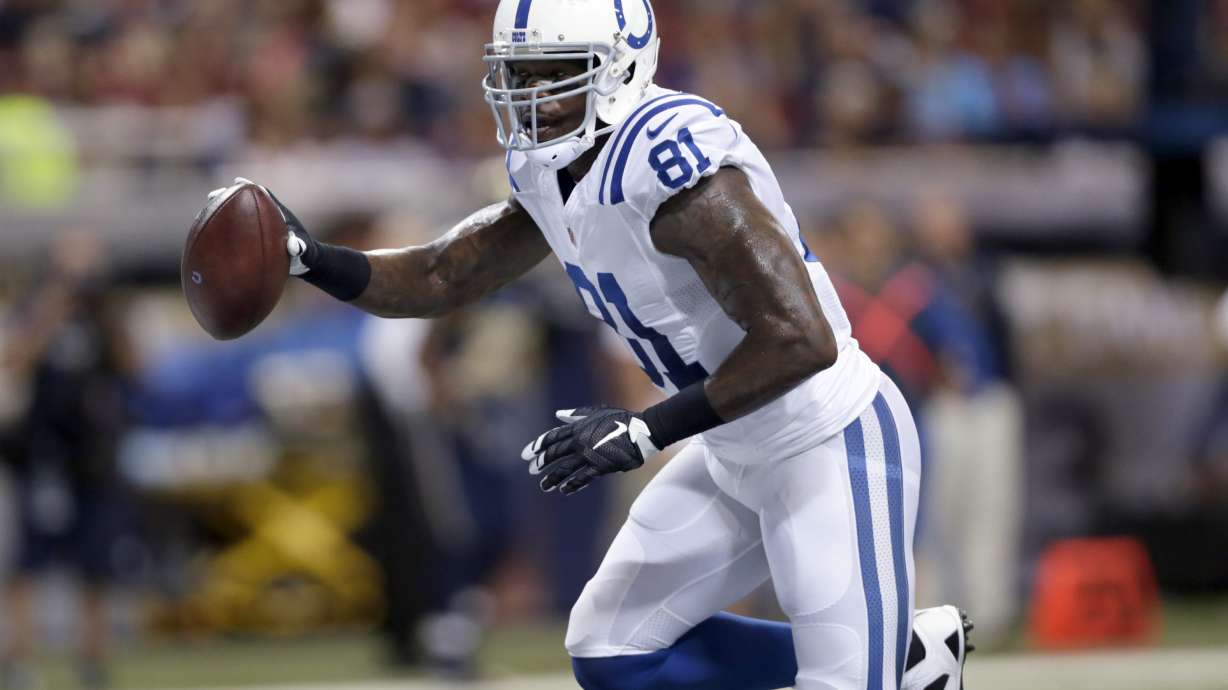 Luck gets first TD pass of preseason, Colts beat Rams 24-14