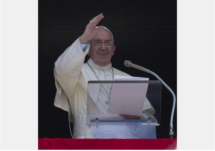 Papa Francisco insta a frenar los crímenes contra migrantes