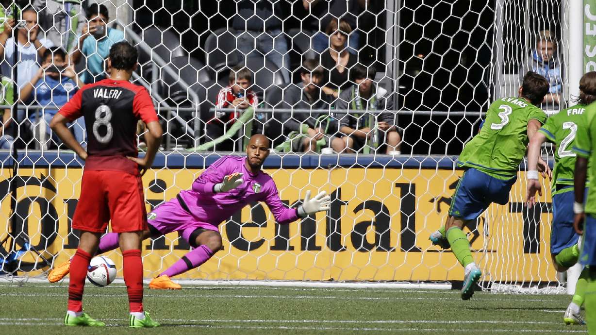 Goals from Martins, Evans give Seattle 2-1 win over Portland