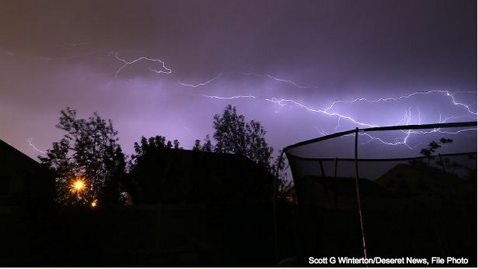 Rayo cae en árbol causando paro cardíaco a mujer de UT que se encontraba en la zona 