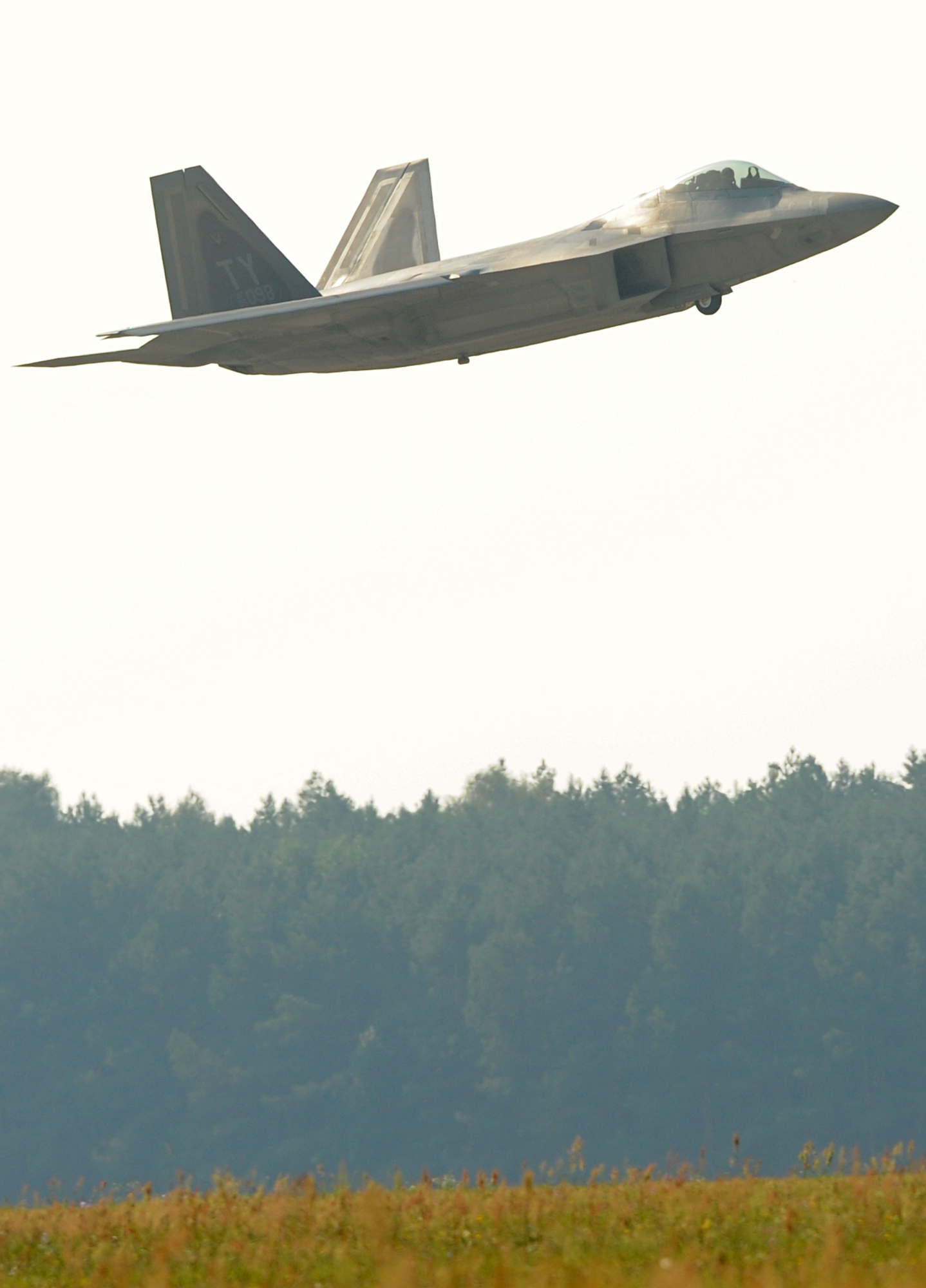 2 US F-22 fighter jets in Poland for exercises with ally