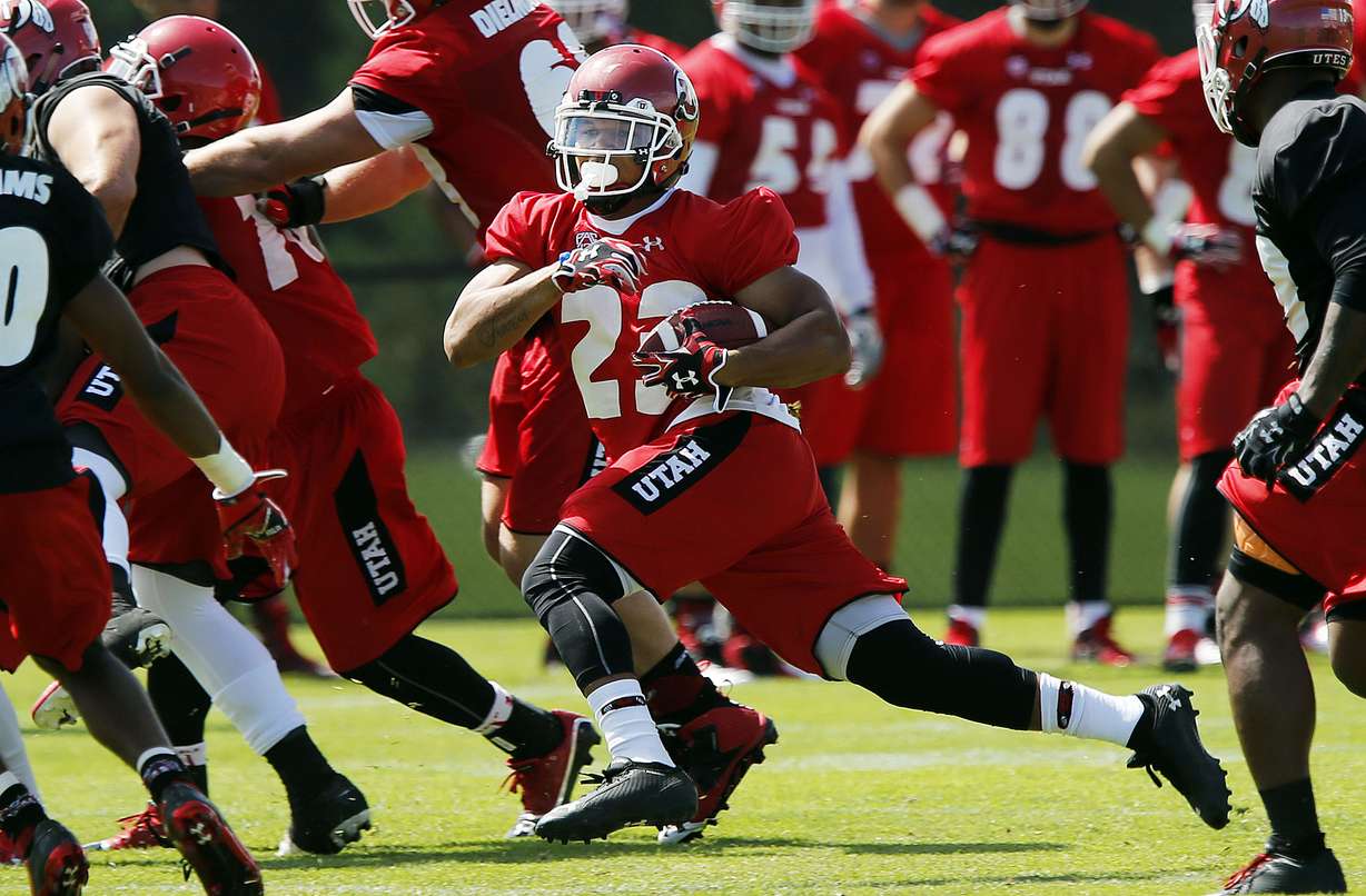 Utah Utes running back Devontae Booker (23) runs for a touchdown during Pac-12 action in Salt Lake City Saturday, Nov. 8, 2014. (Jeffrey D. Allred/Deseret News)