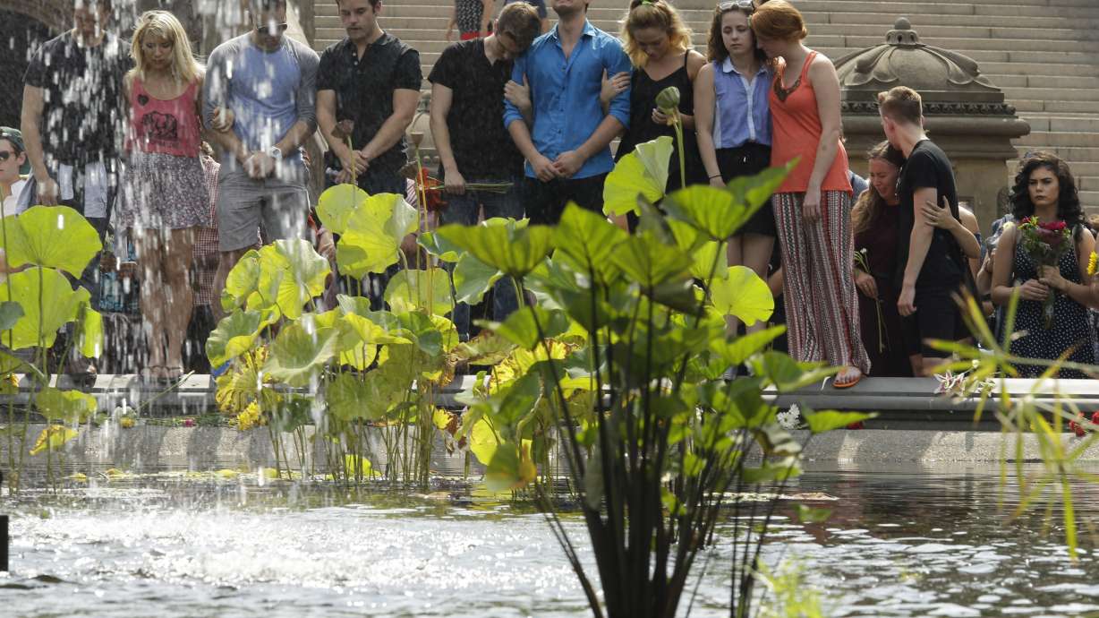 Memorial held in New York for Broadway actor who died at 21