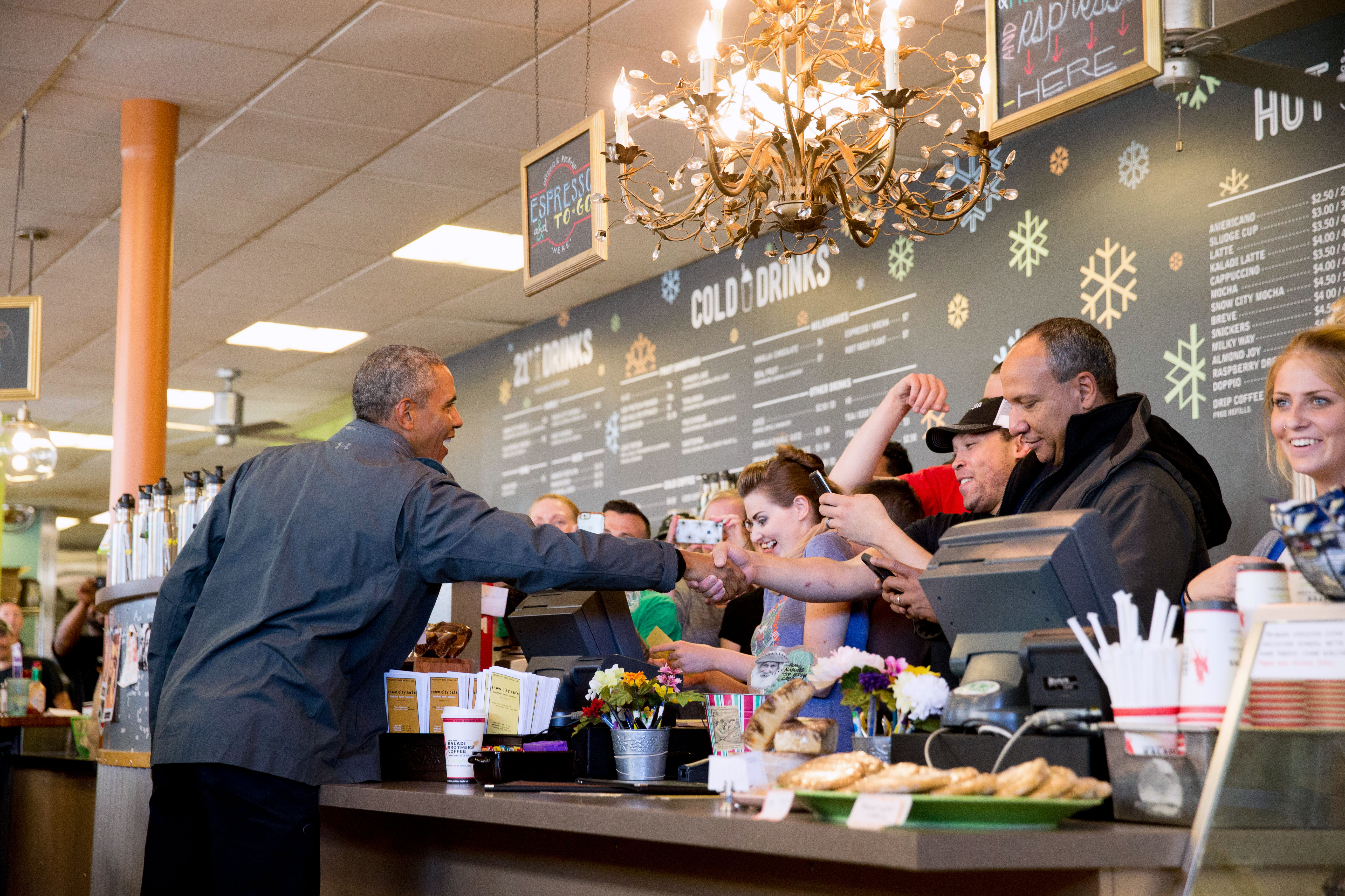 Obama buys out cinnamon rolls at Anchorage cafe