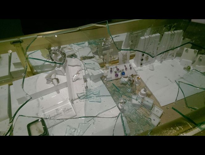 Padre de Orem entrega a su hijo por robar joyería; policía busca a los otros 2 responsables