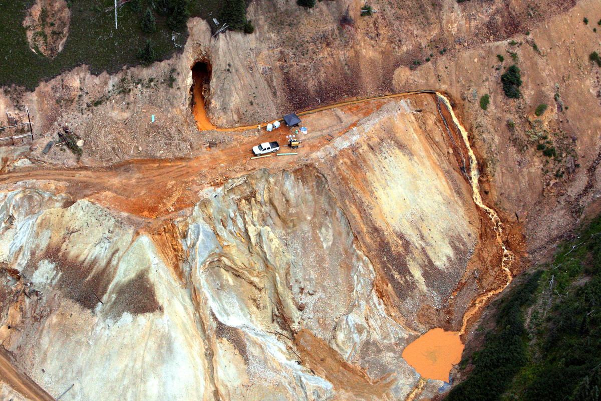 Congressional committee: mine probe glossed over negligence