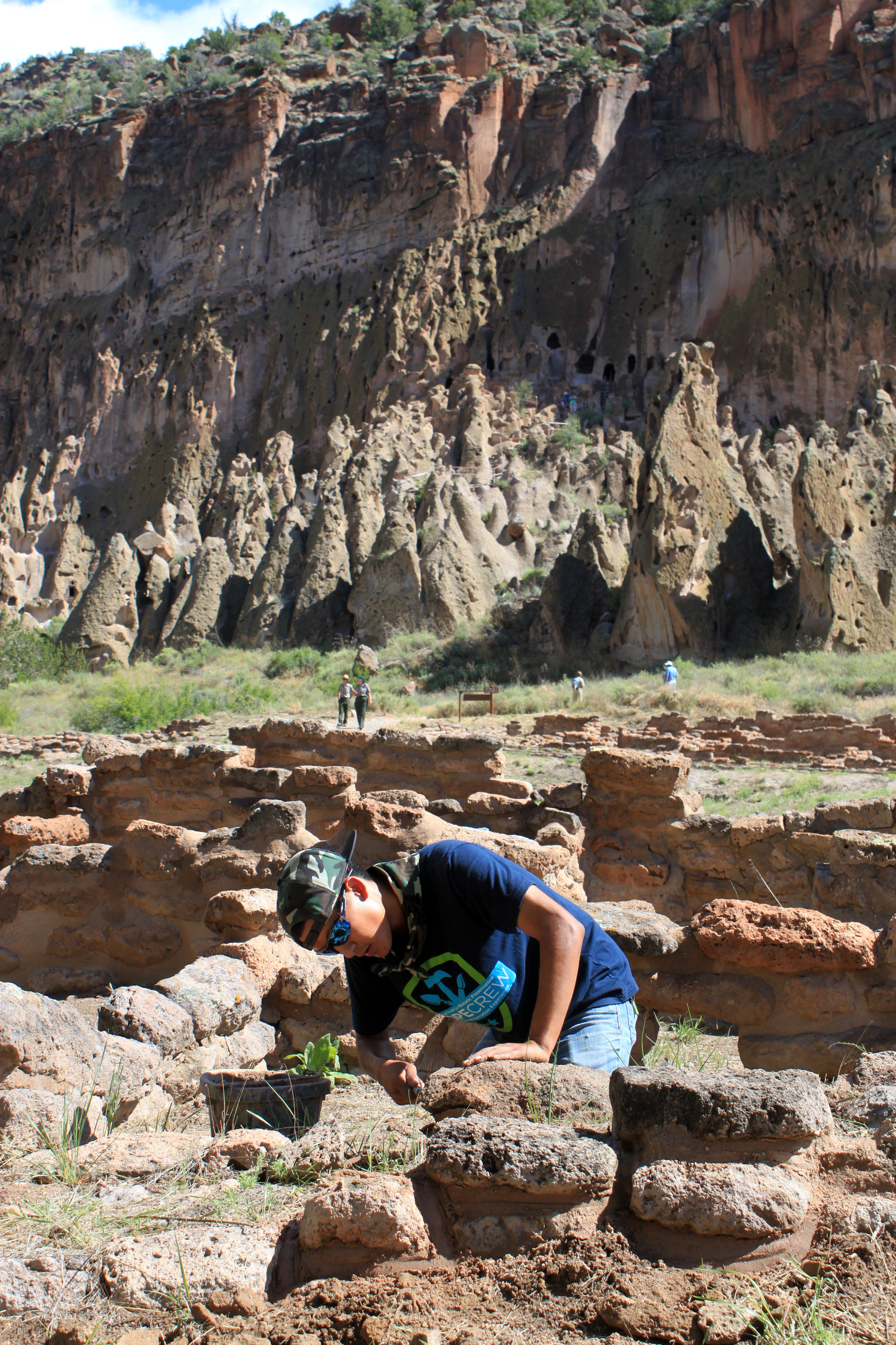 Teens take on preservation work at national monuments