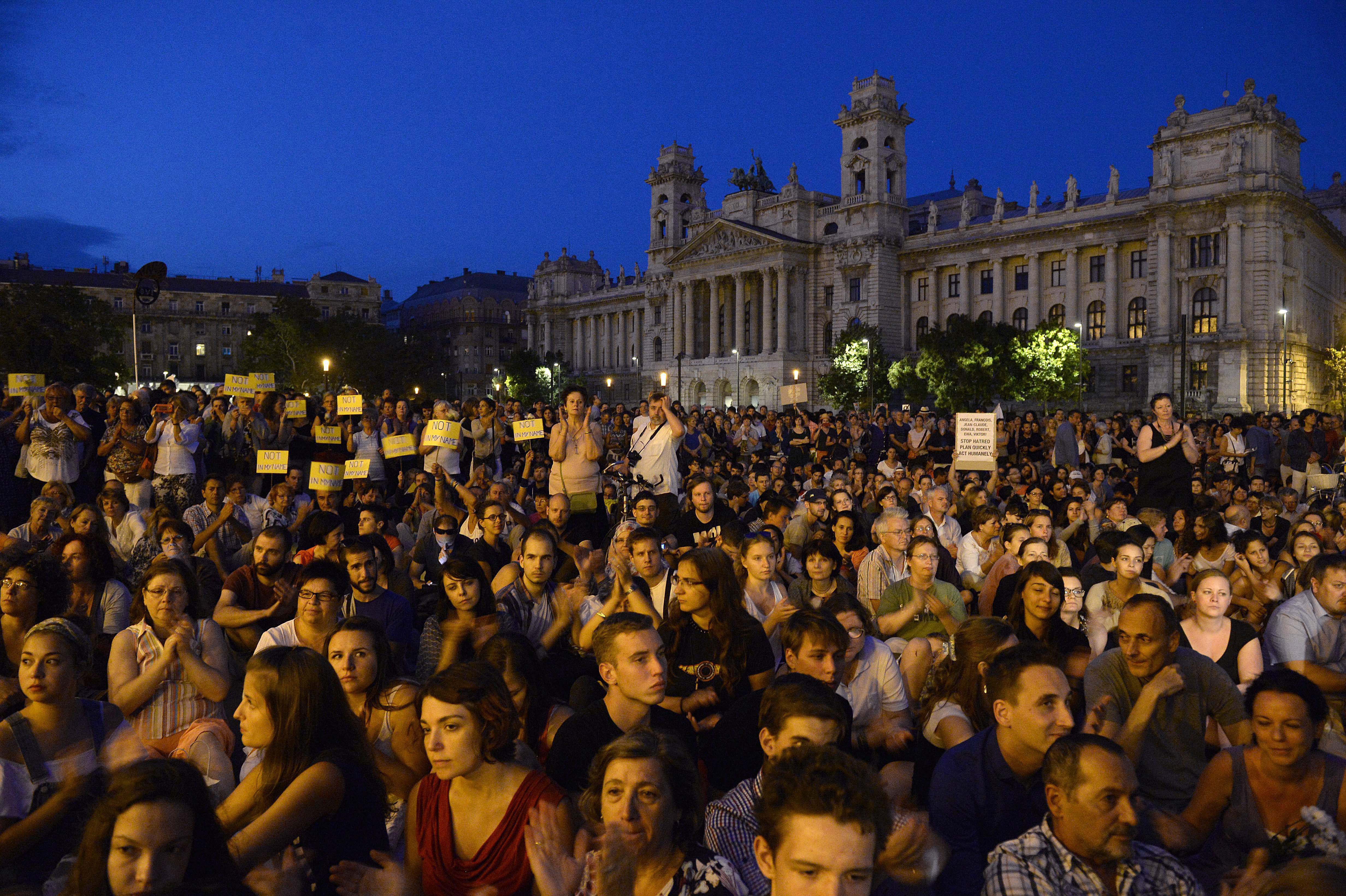 Refugees on train, police in 2nd day of standoff