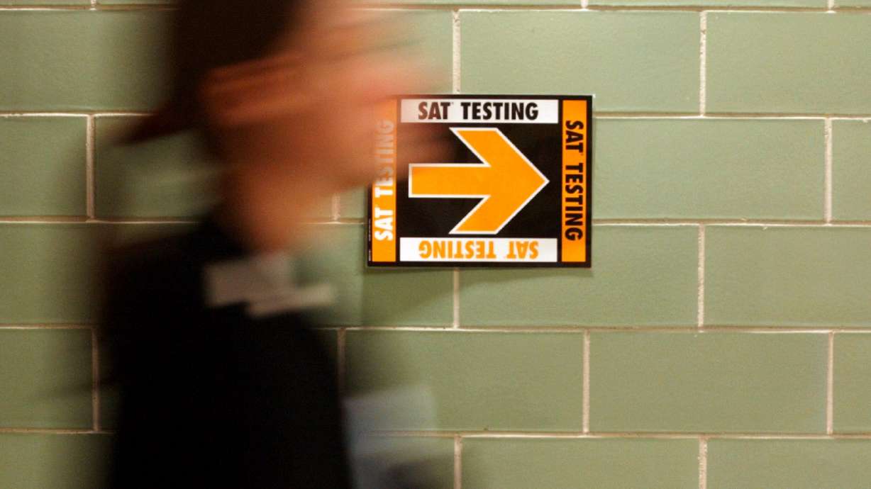SAT scores lag, majority of takers miss college-ready mark