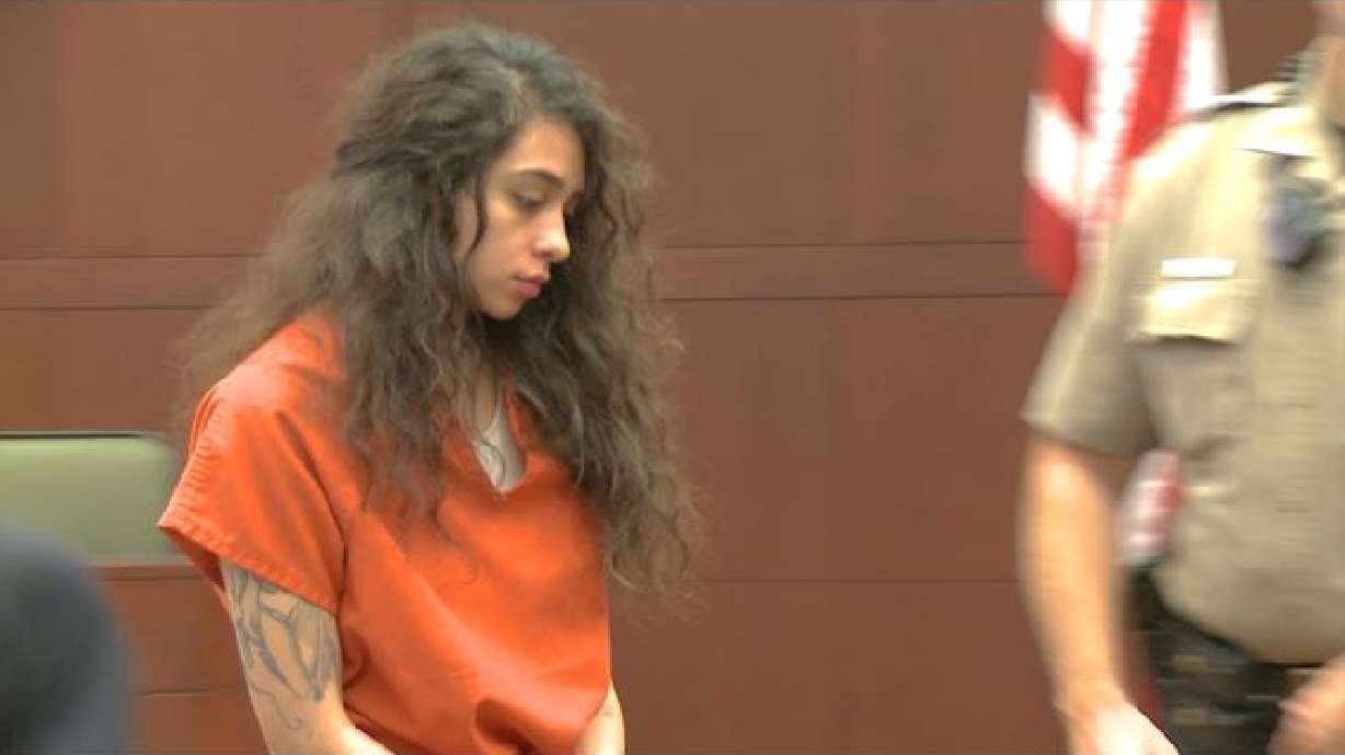 Mujer que apuñaló 46 veces a su novia en UT, es encontrada competente para ir a juicio