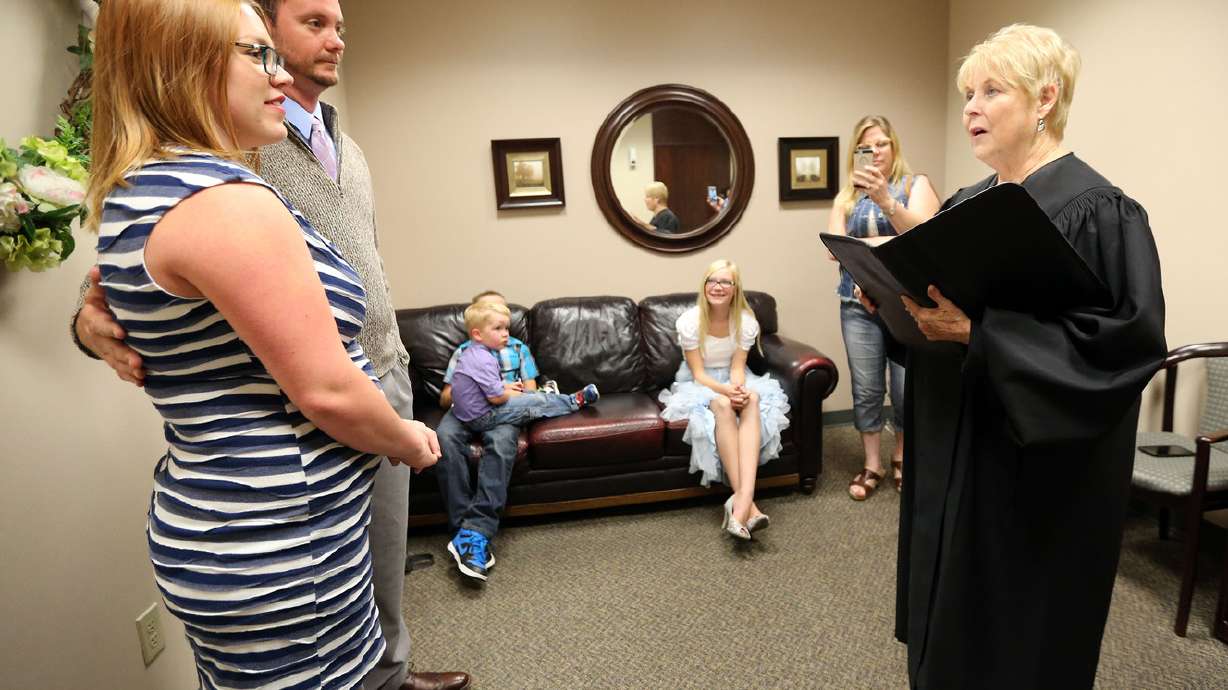 US can learn from Utah on gay marriage license issue, professor says