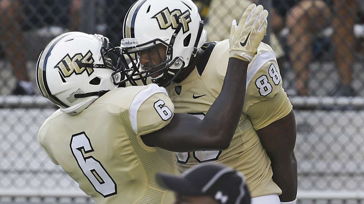 Florida International blocks late FG try to edge UCF 15-14